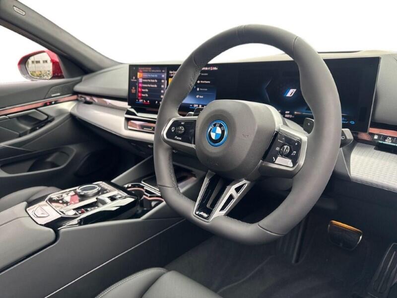 BMW 5 Series view 6
