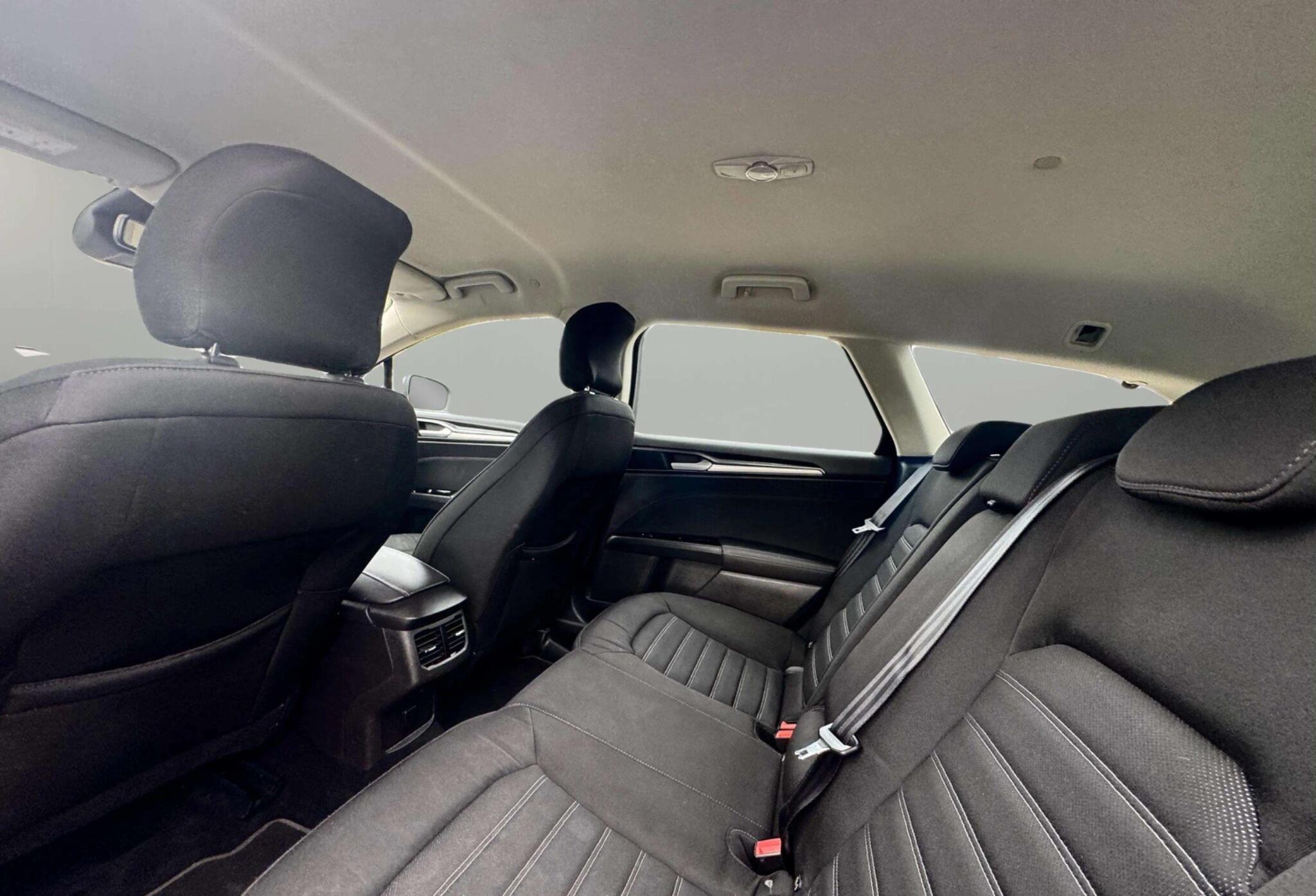 Ford Mondeo view 47