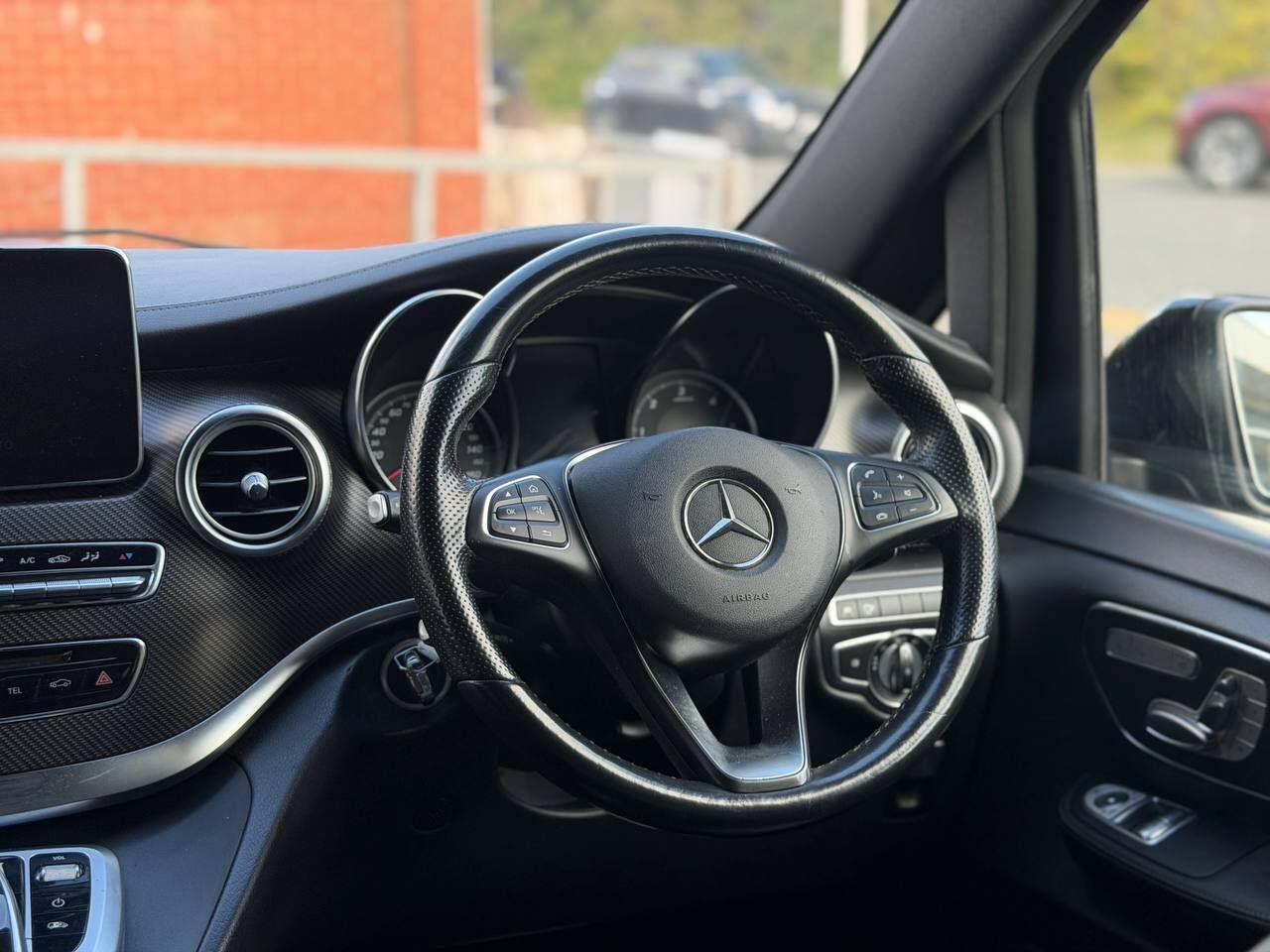 Mercedes-Benz V-Class view 20