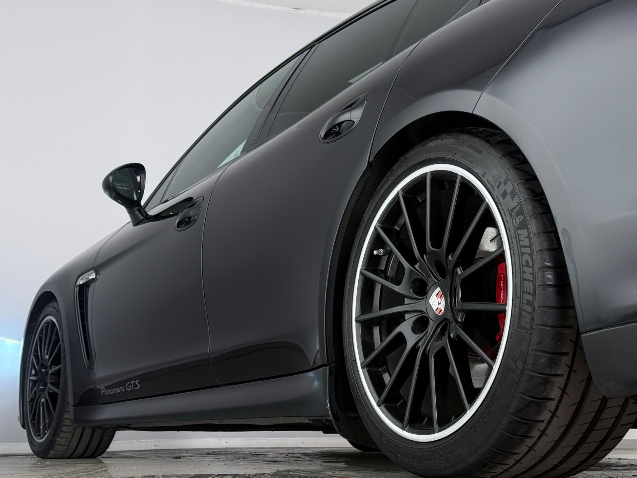 Porsche Panamera view 10