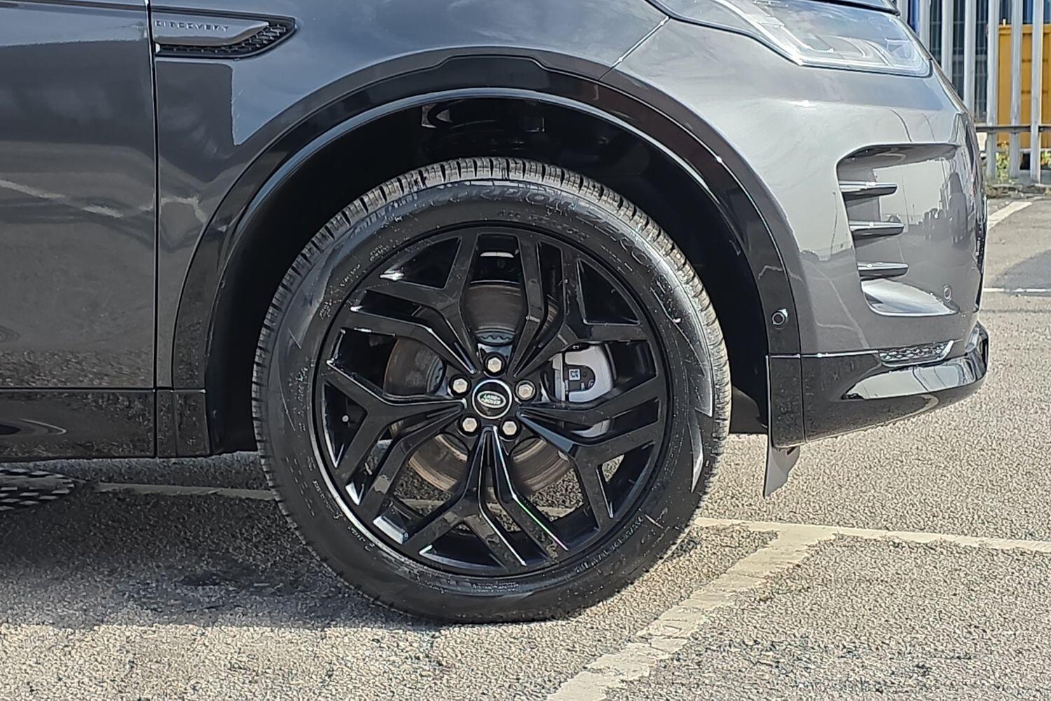 Land Rover Discovery Sport view 8