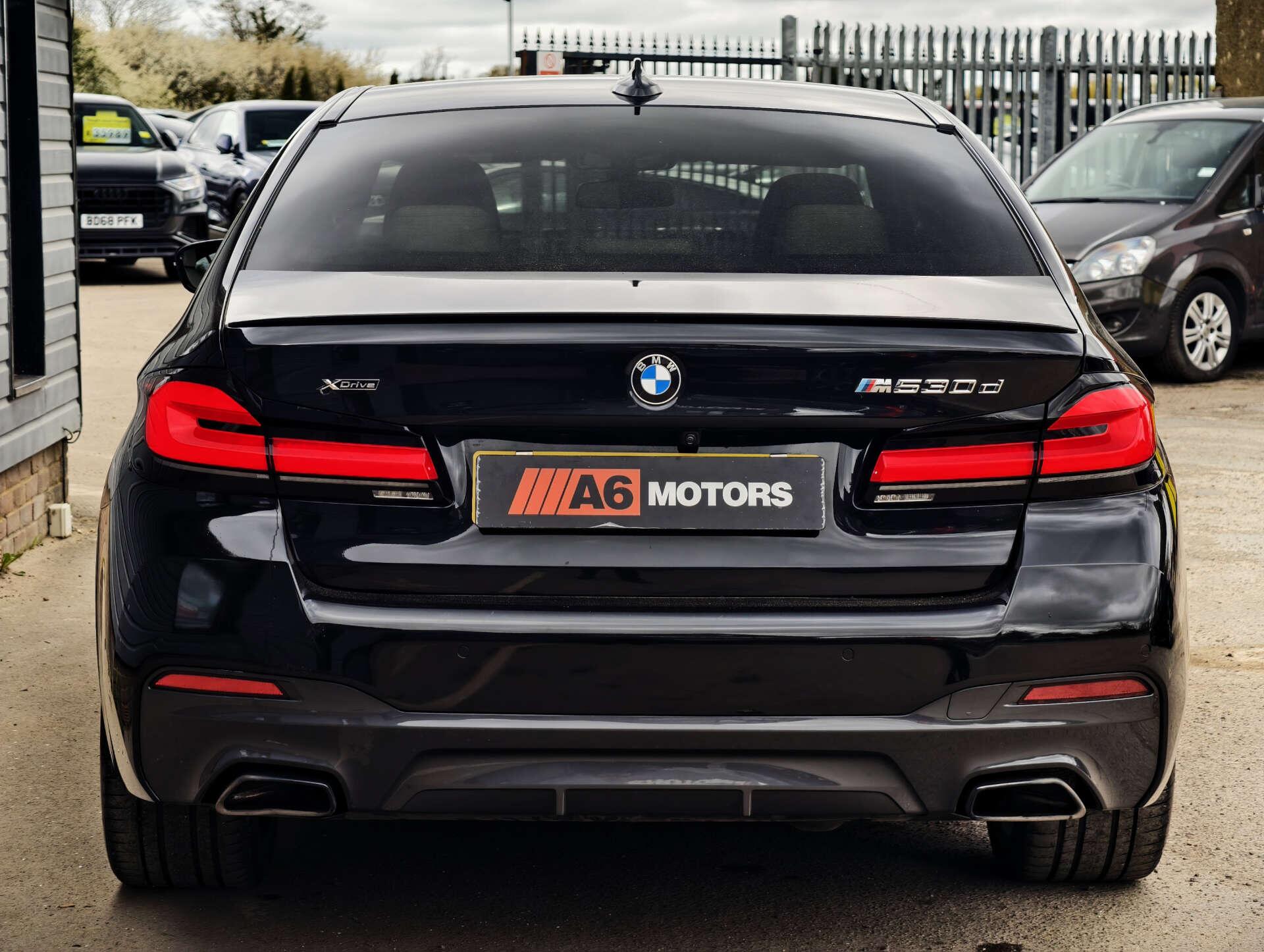 BMW 5 Series view 14