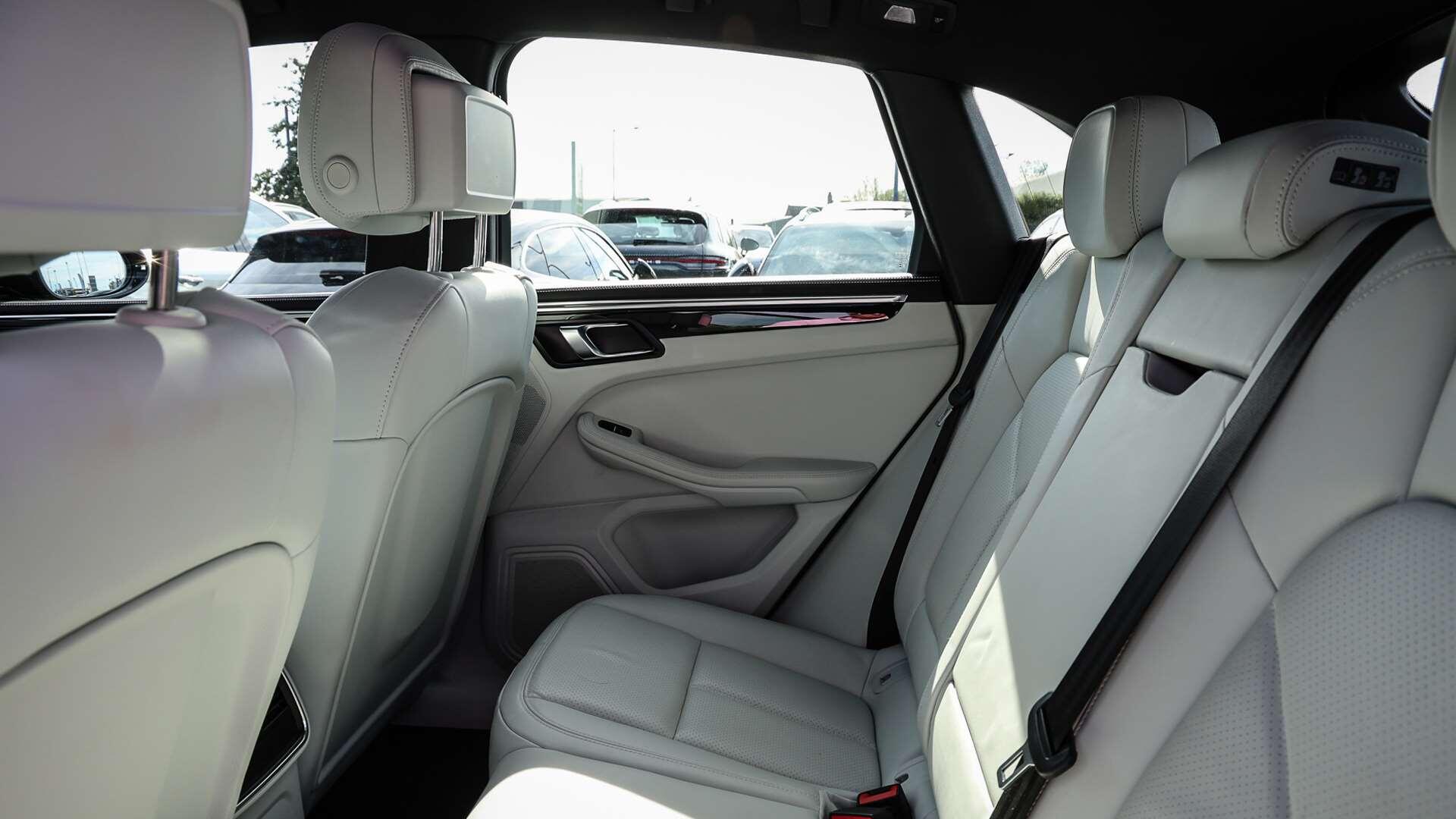 Porsche Macan view 14
