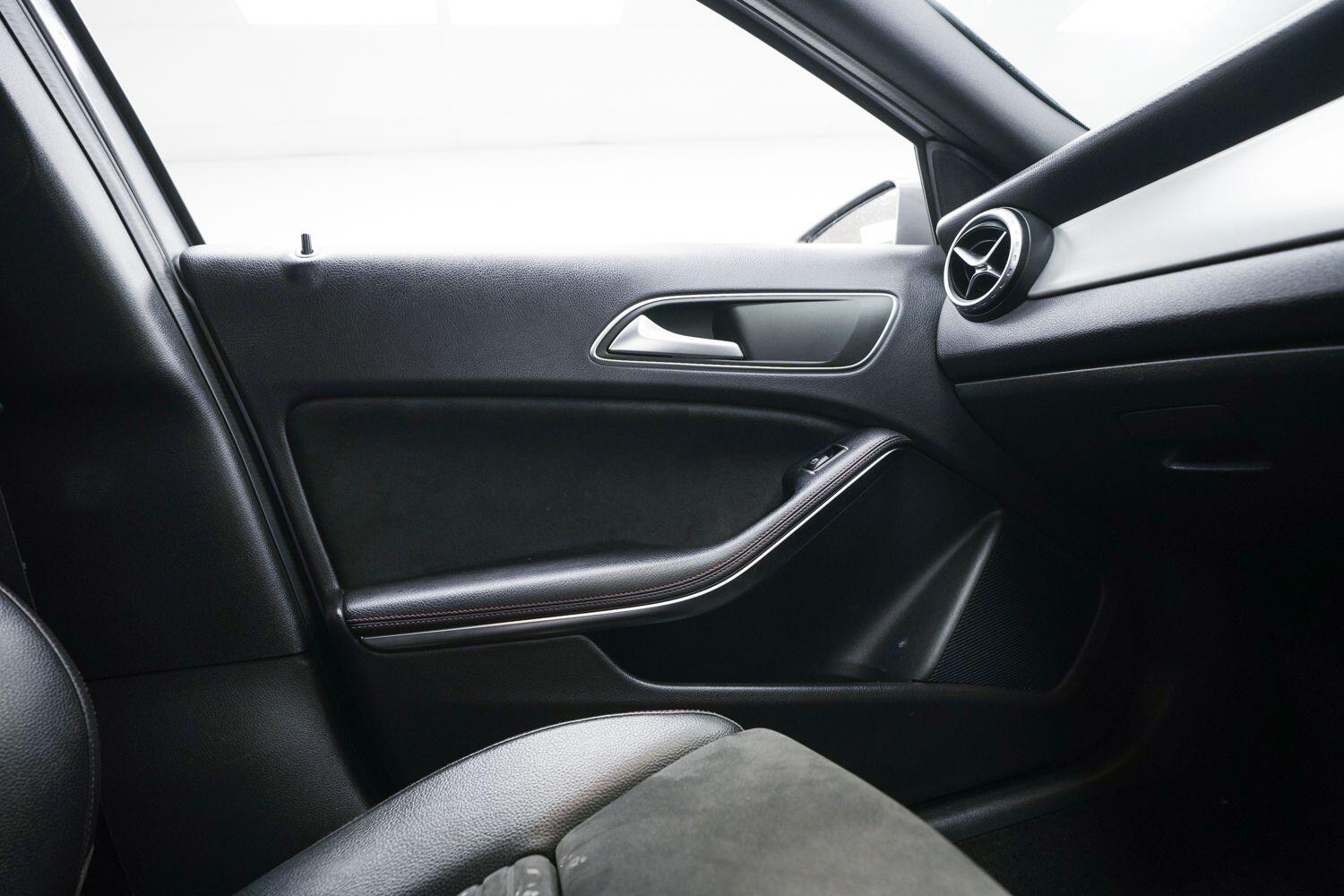 Mercedes-Benz Gla view 16