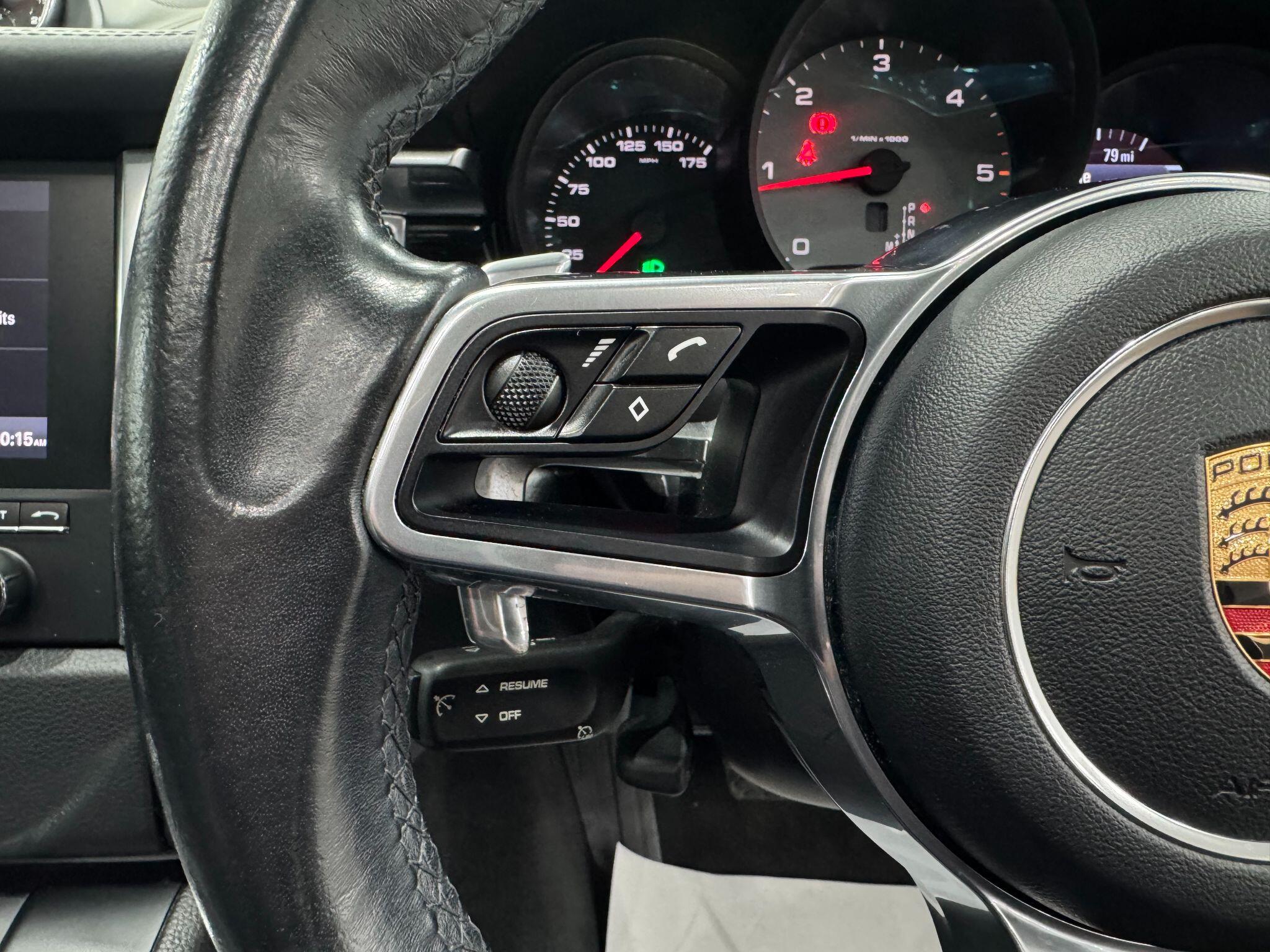 Porsche Macan view 28