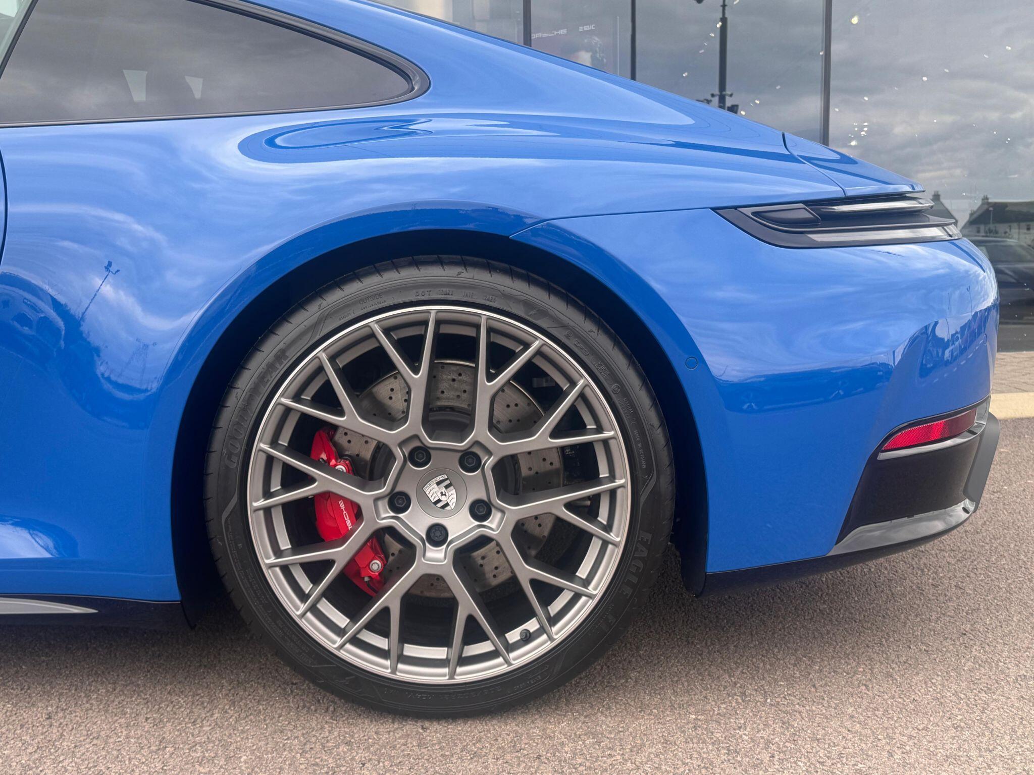 Porsche 911 view 23