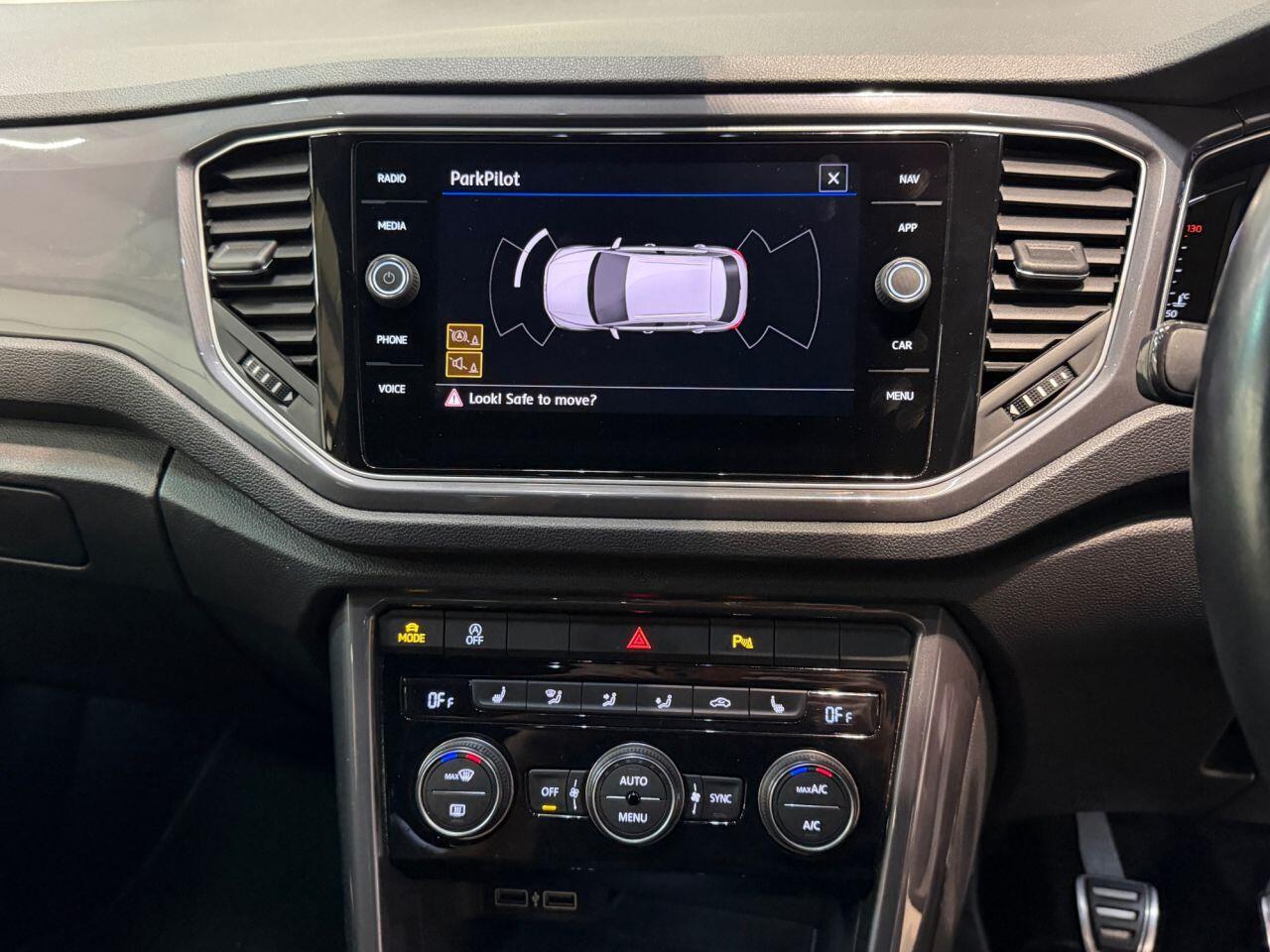 Volkswagen T-Roc view 16