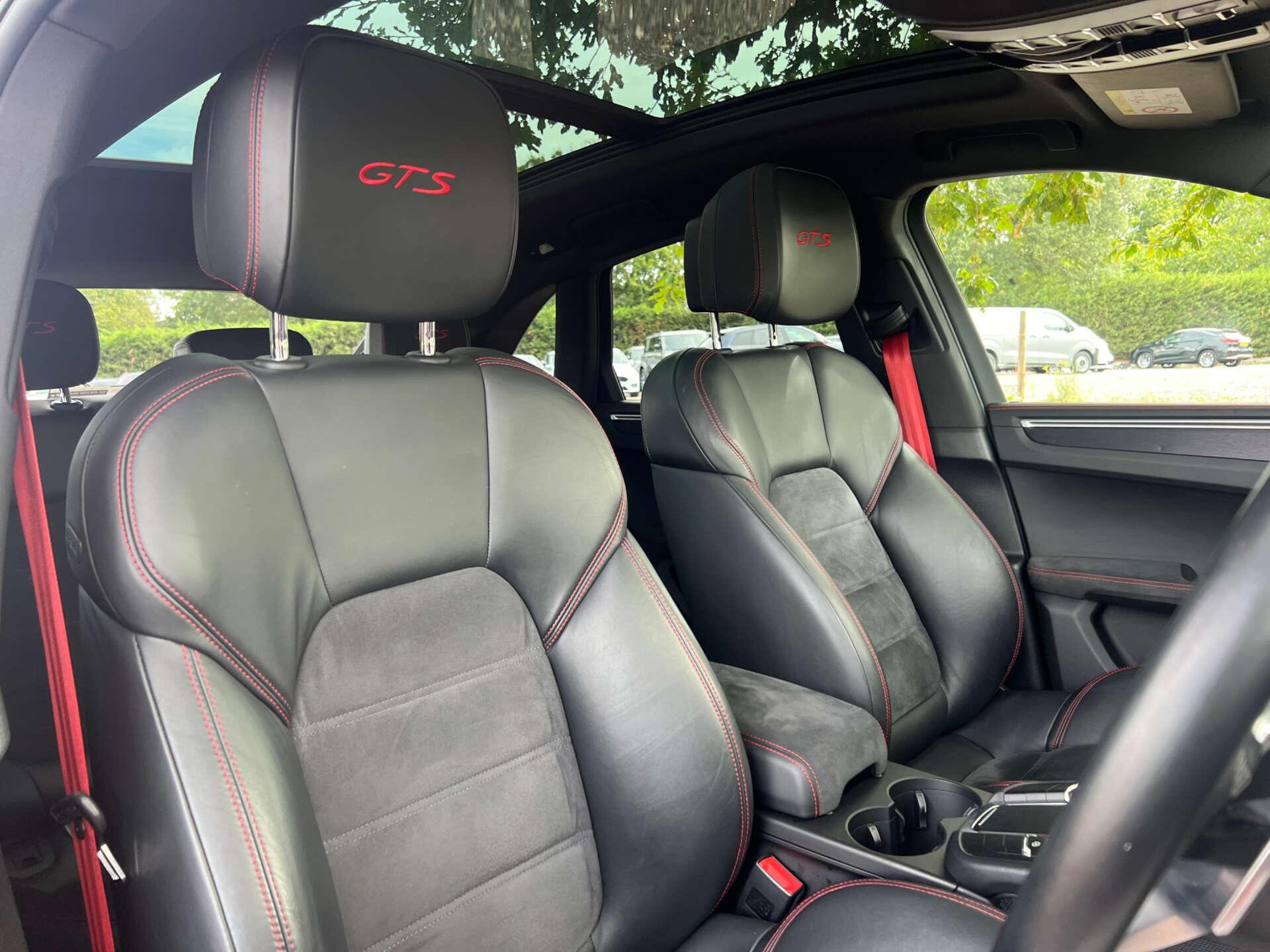 Porsche Macan view 4