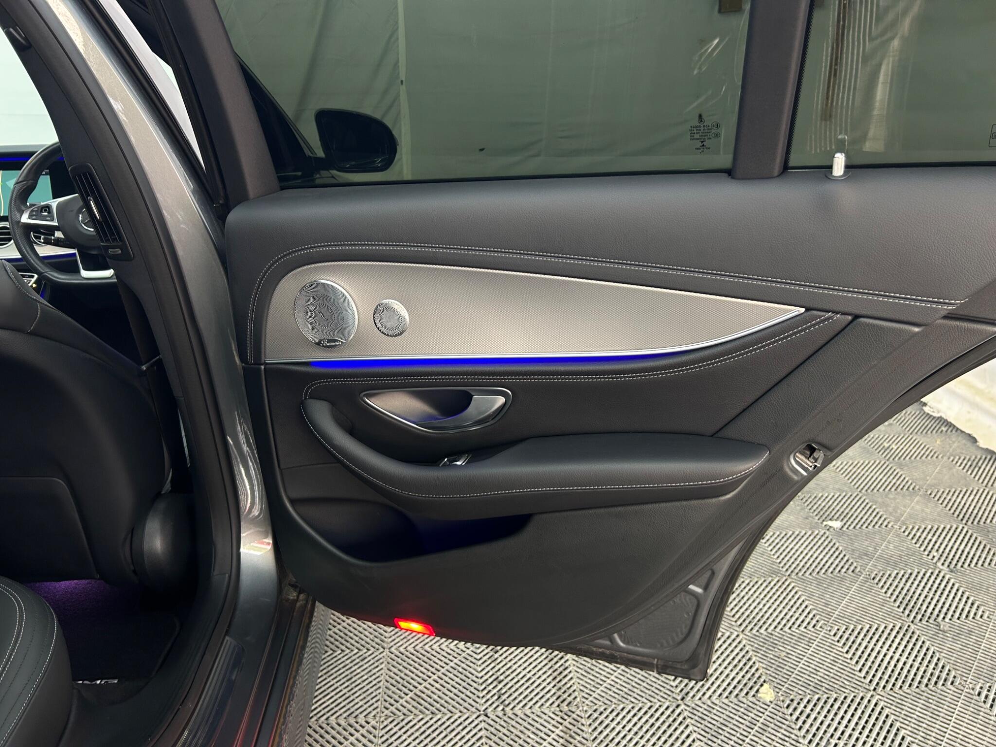 Mercedes-Benz E-Class view 26