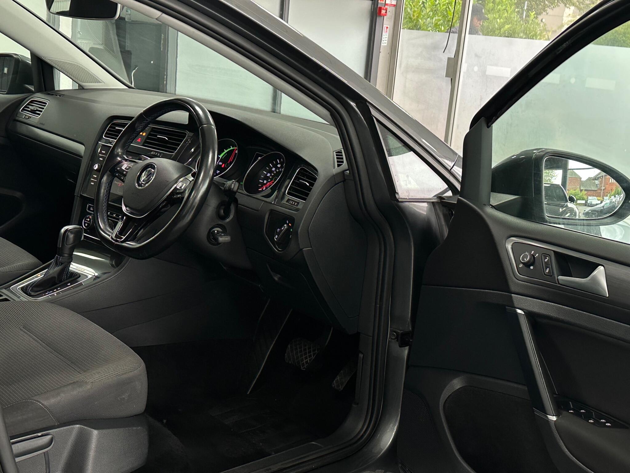 Volkswagen E-Golf view 20