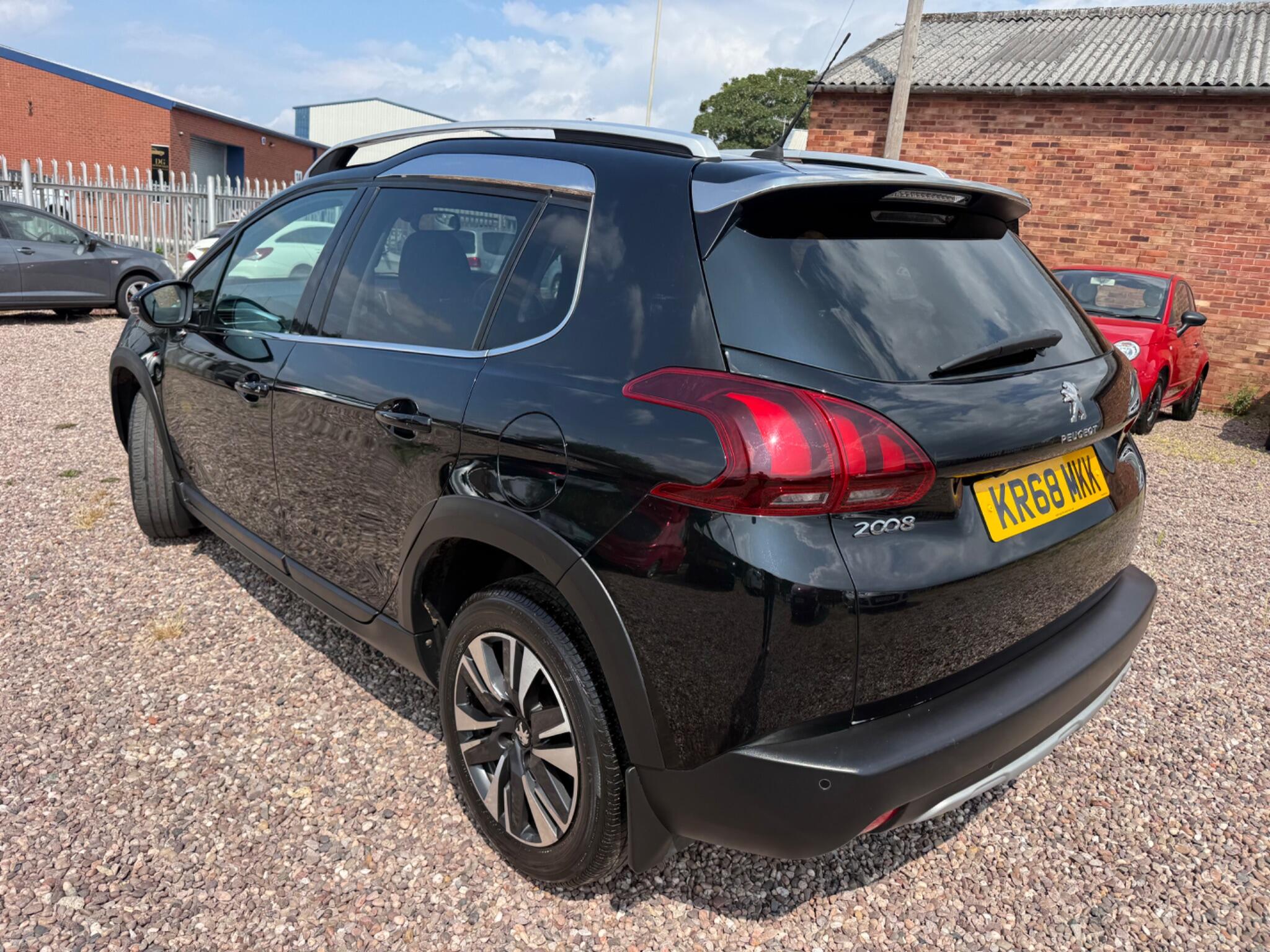 Peugeot 2008 view 11