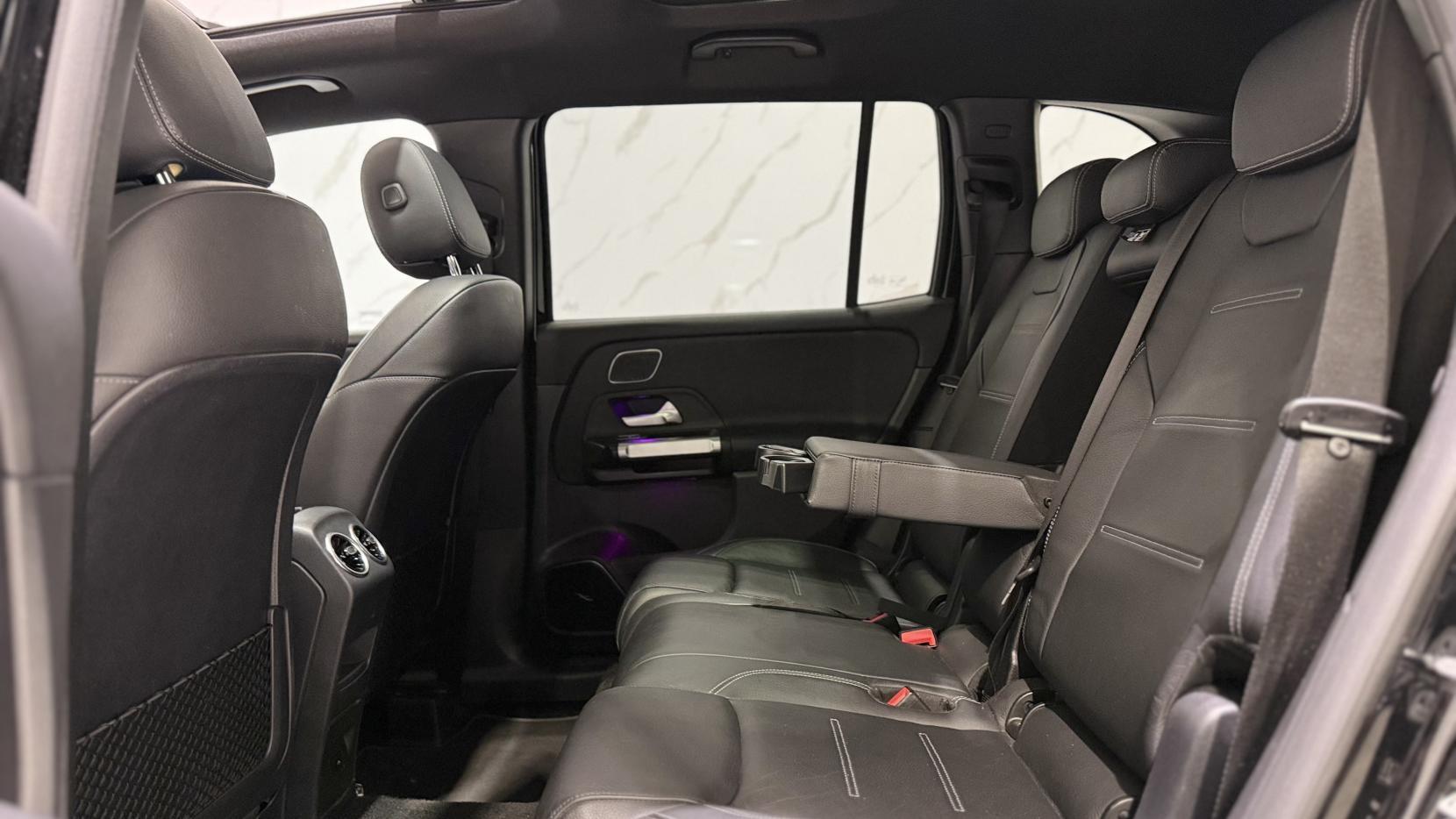 Mercedes-Benz GLB view 9