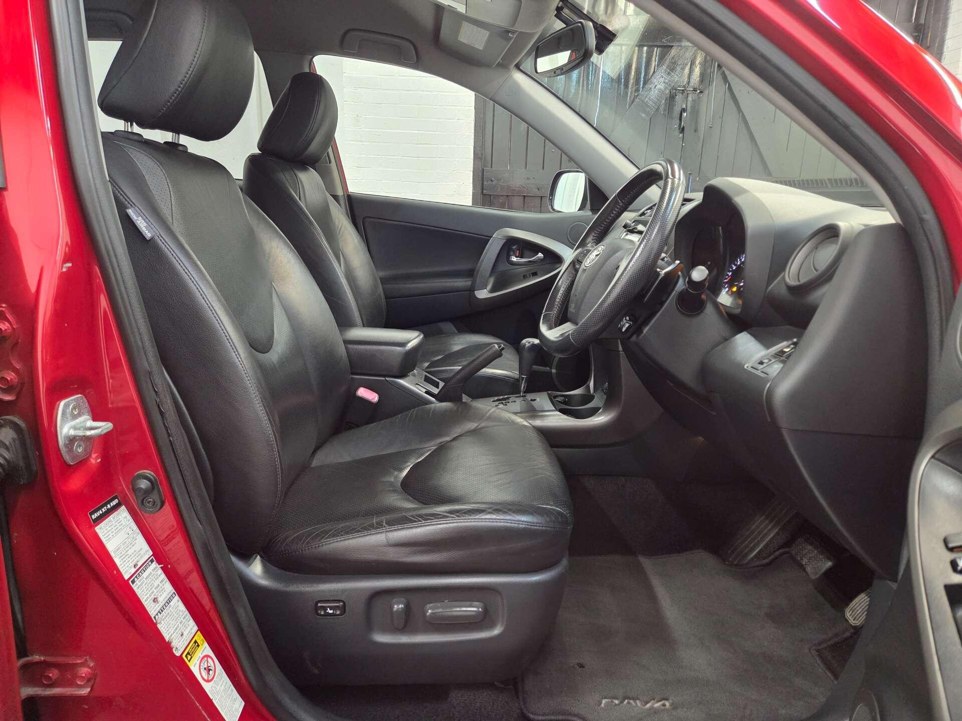 Toyota RAV4 view 8