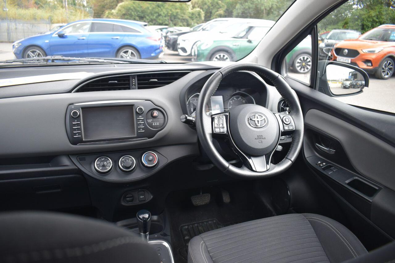 Toyota Yaris view 3