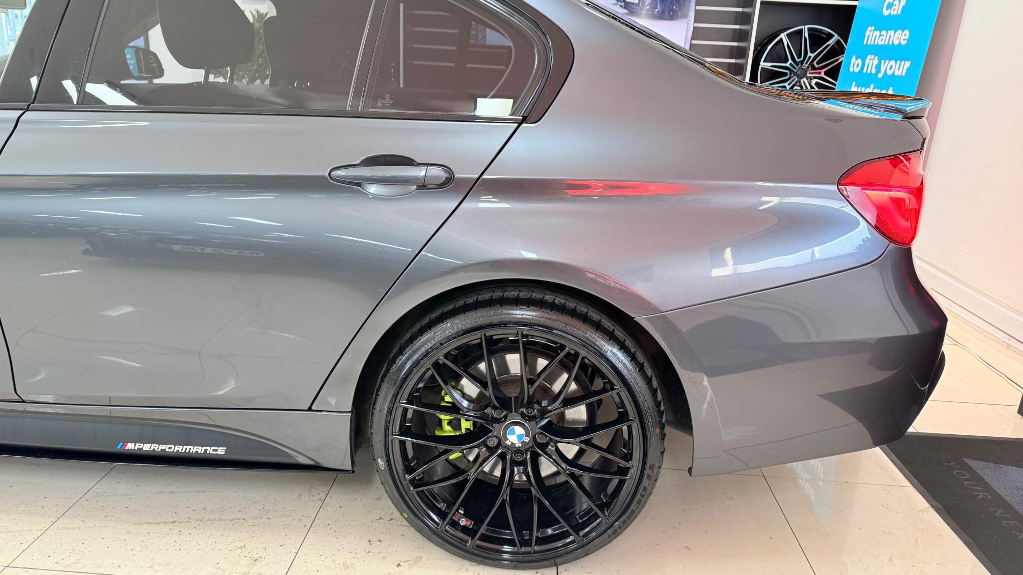BMW 3 Series view 30