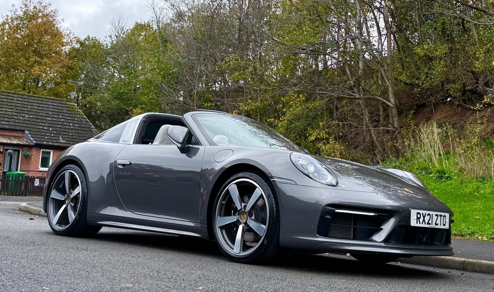 Porsche 911 view 11