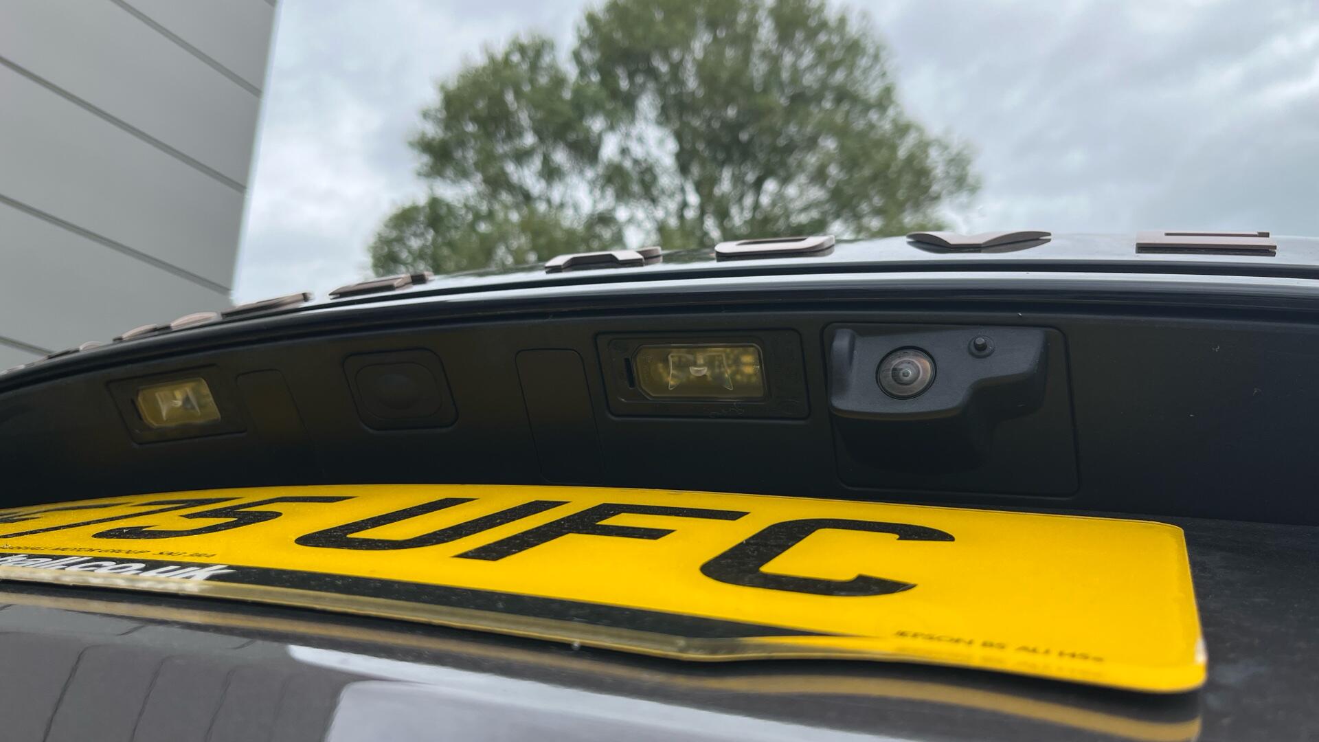 Land Rover Range Rover Velar view 19