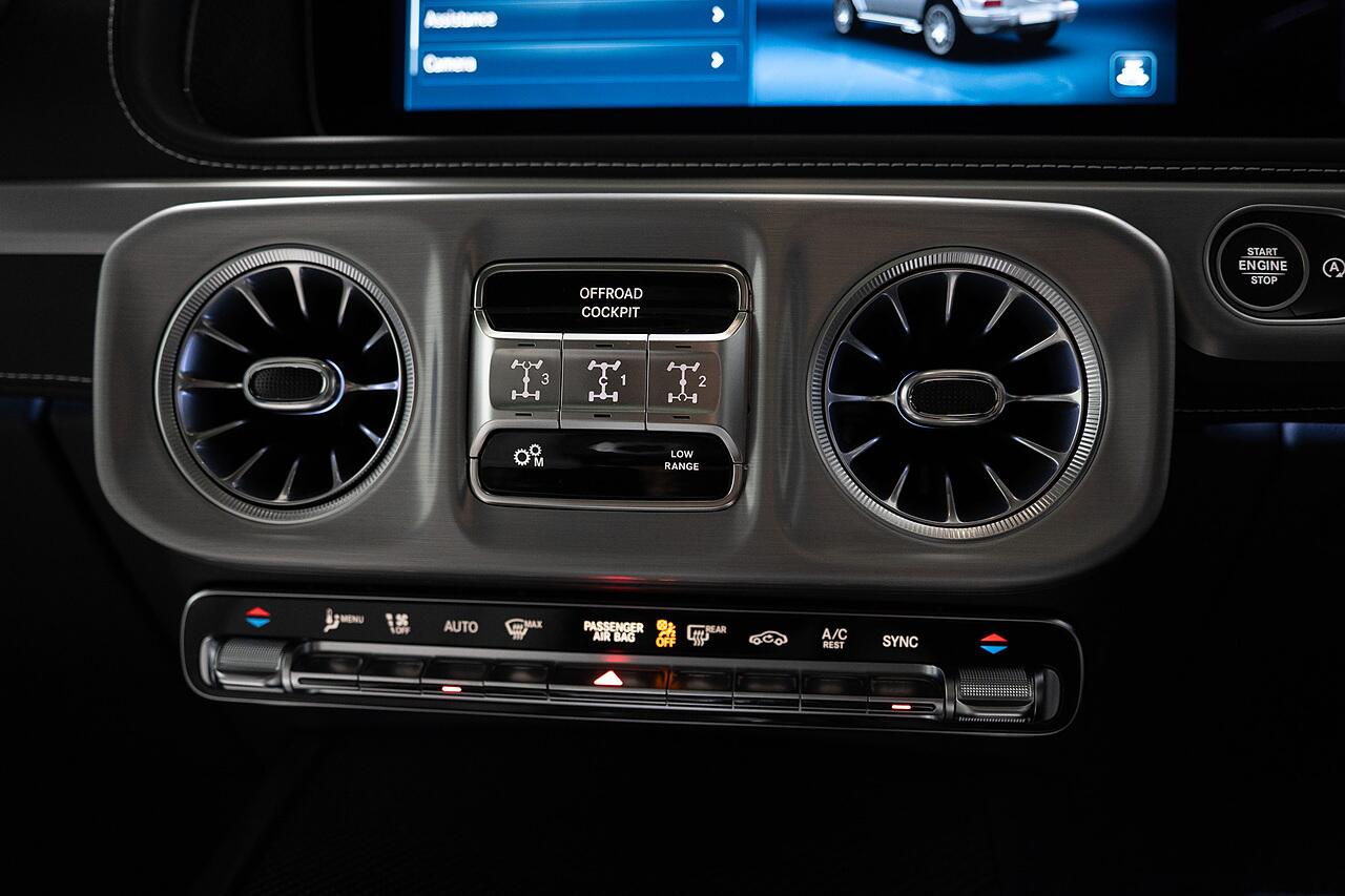 Mercedes-Benz G-Class view 24
