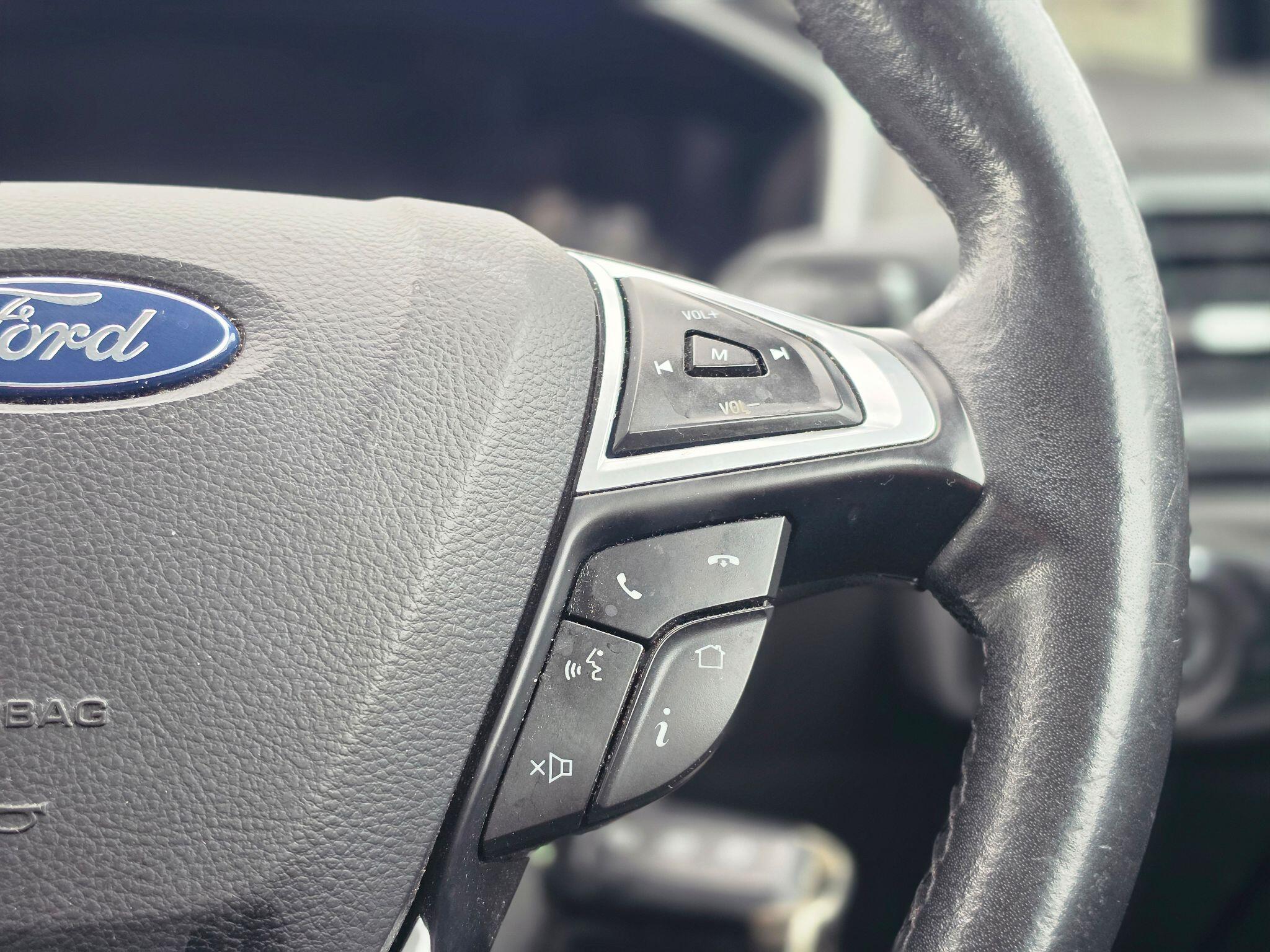 Ford Mondeo view 14
