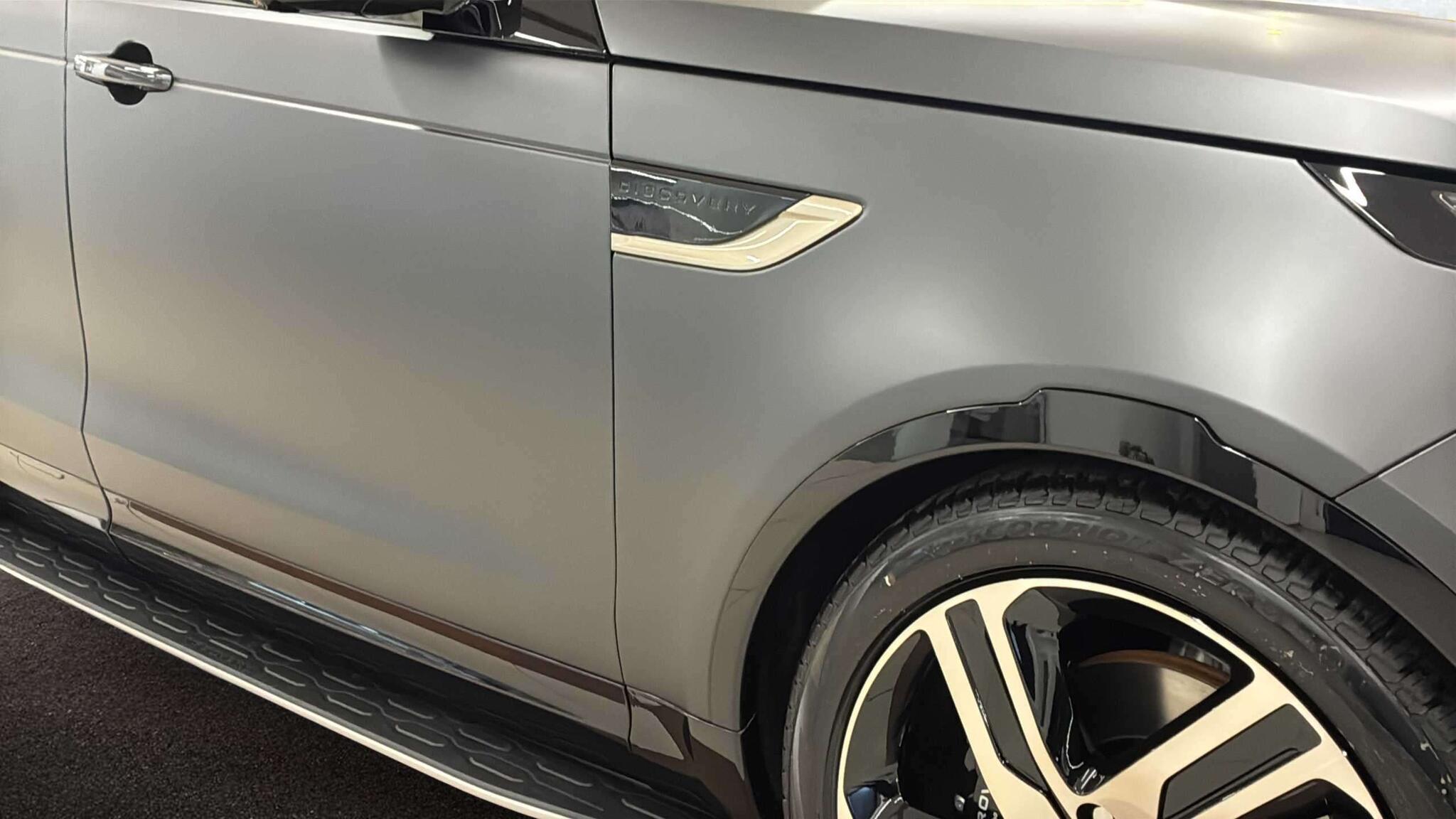 Land Rover Discovery view 22
