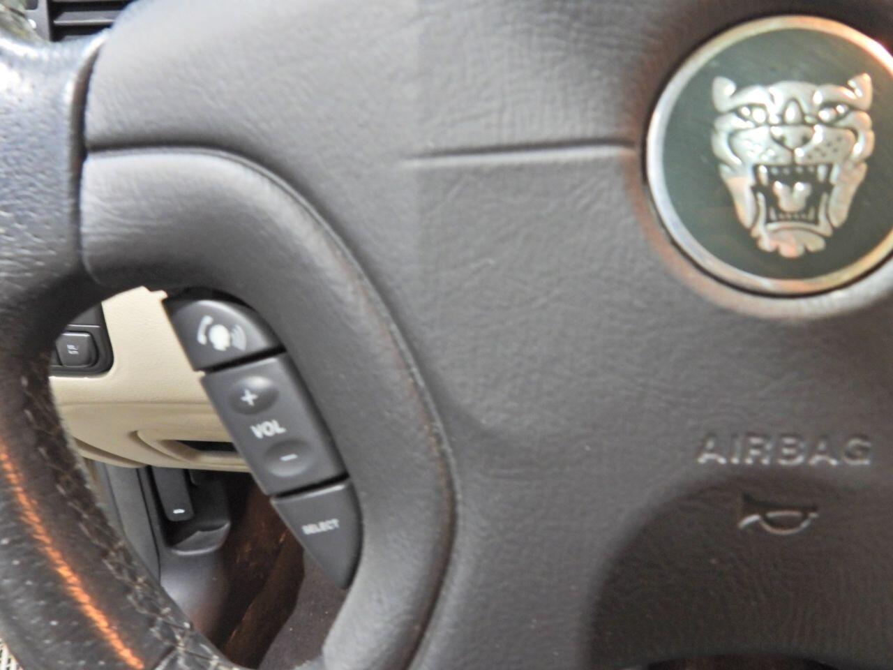 Jaguar X-Type view 26