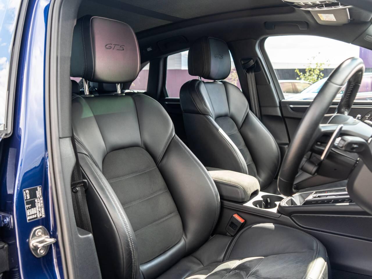 Porsche Macan view 5