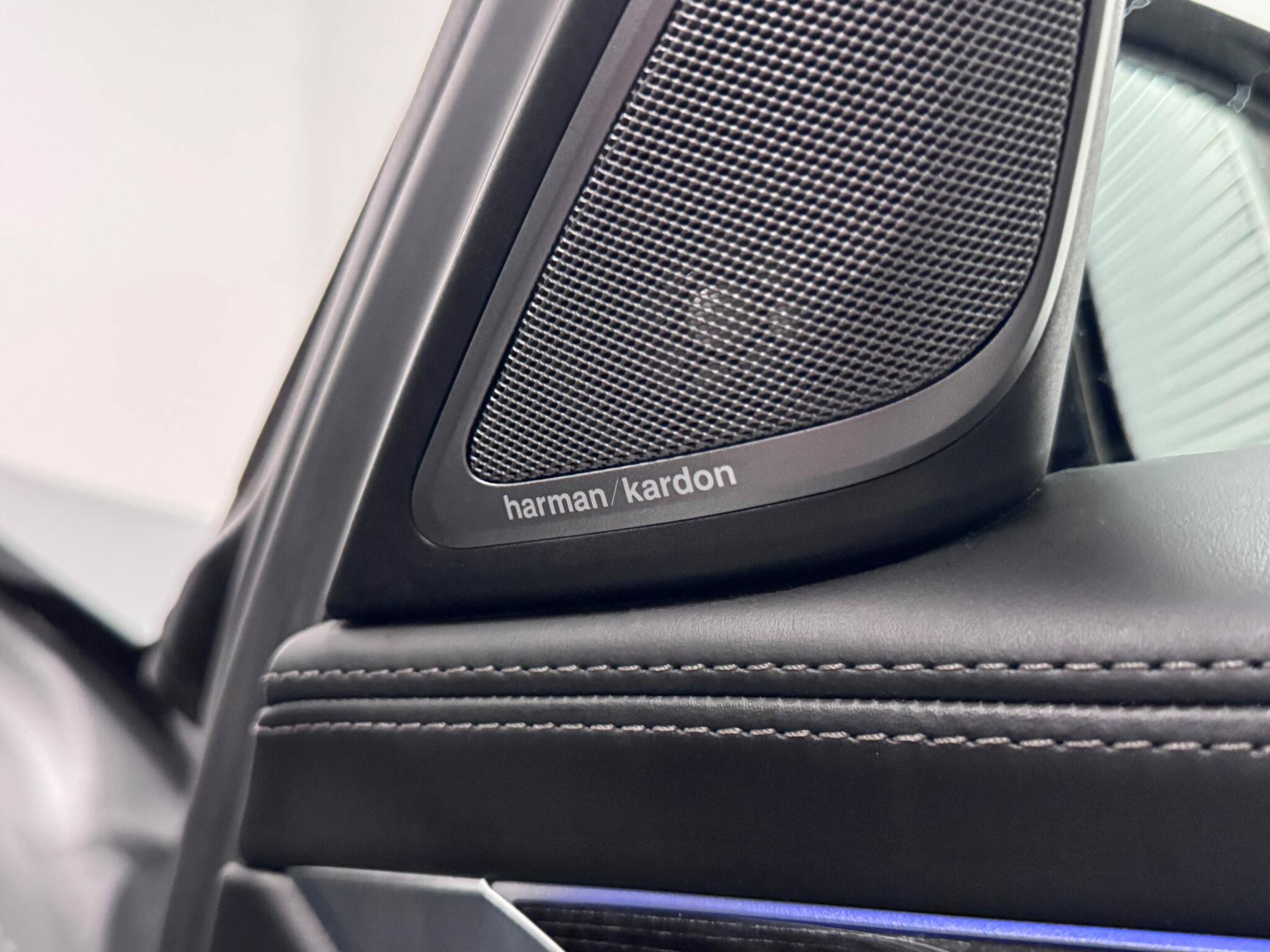 BMW 7 Series view 18