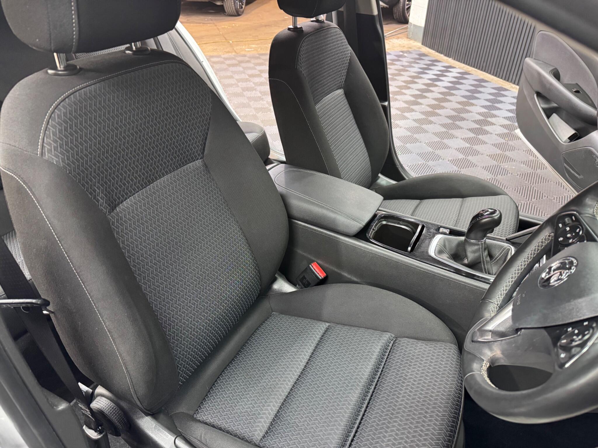 Vauxhall Insignia view 9
