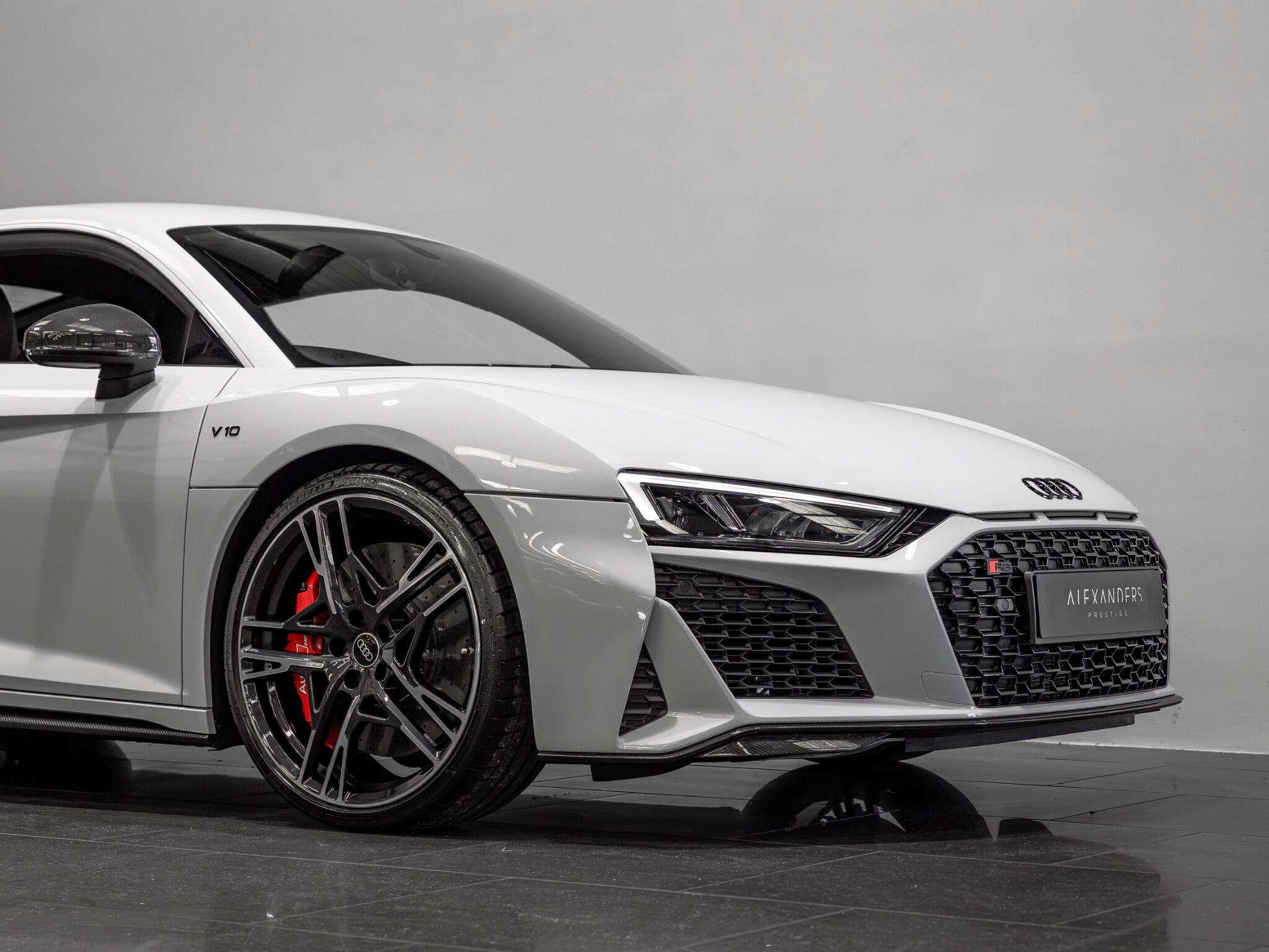 Audi R8 view 11