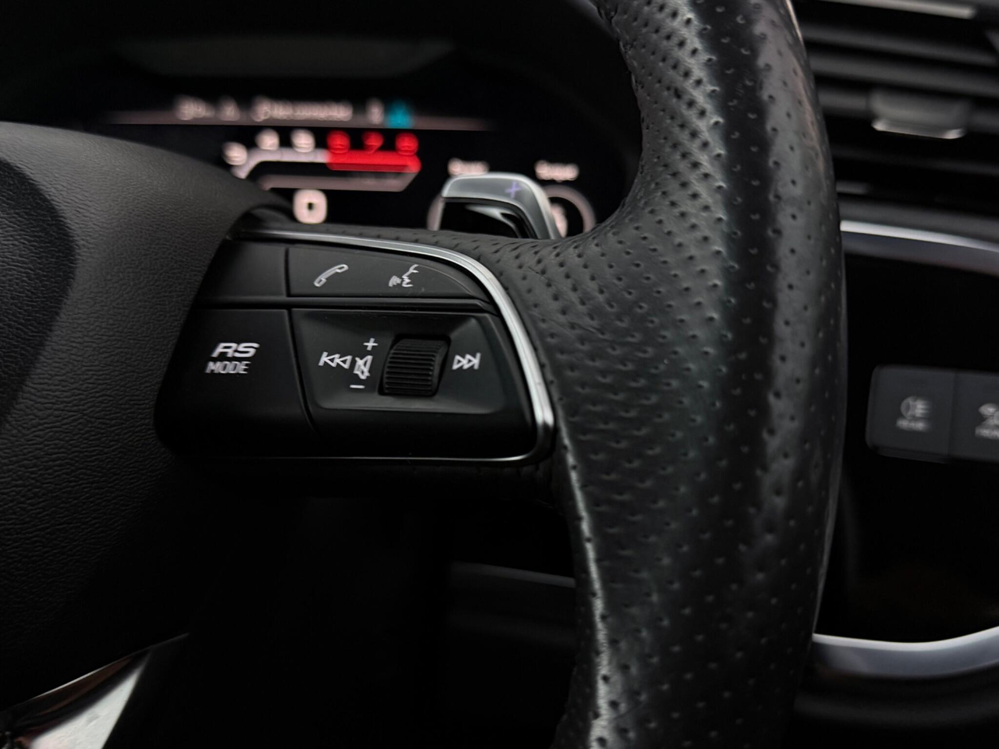 Audi RS Q3 view 21