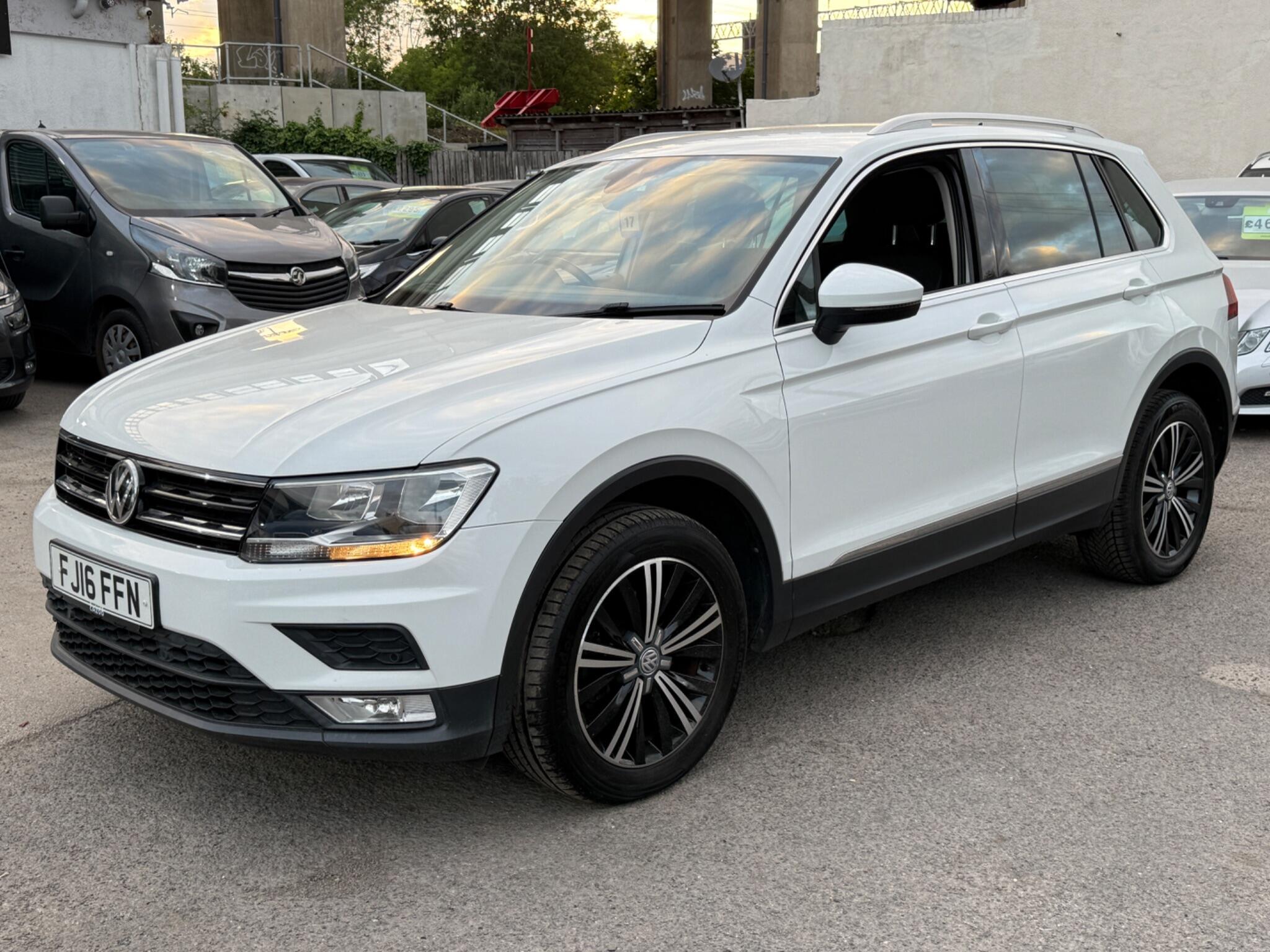 Volkswagen Tiguan - Image 9
