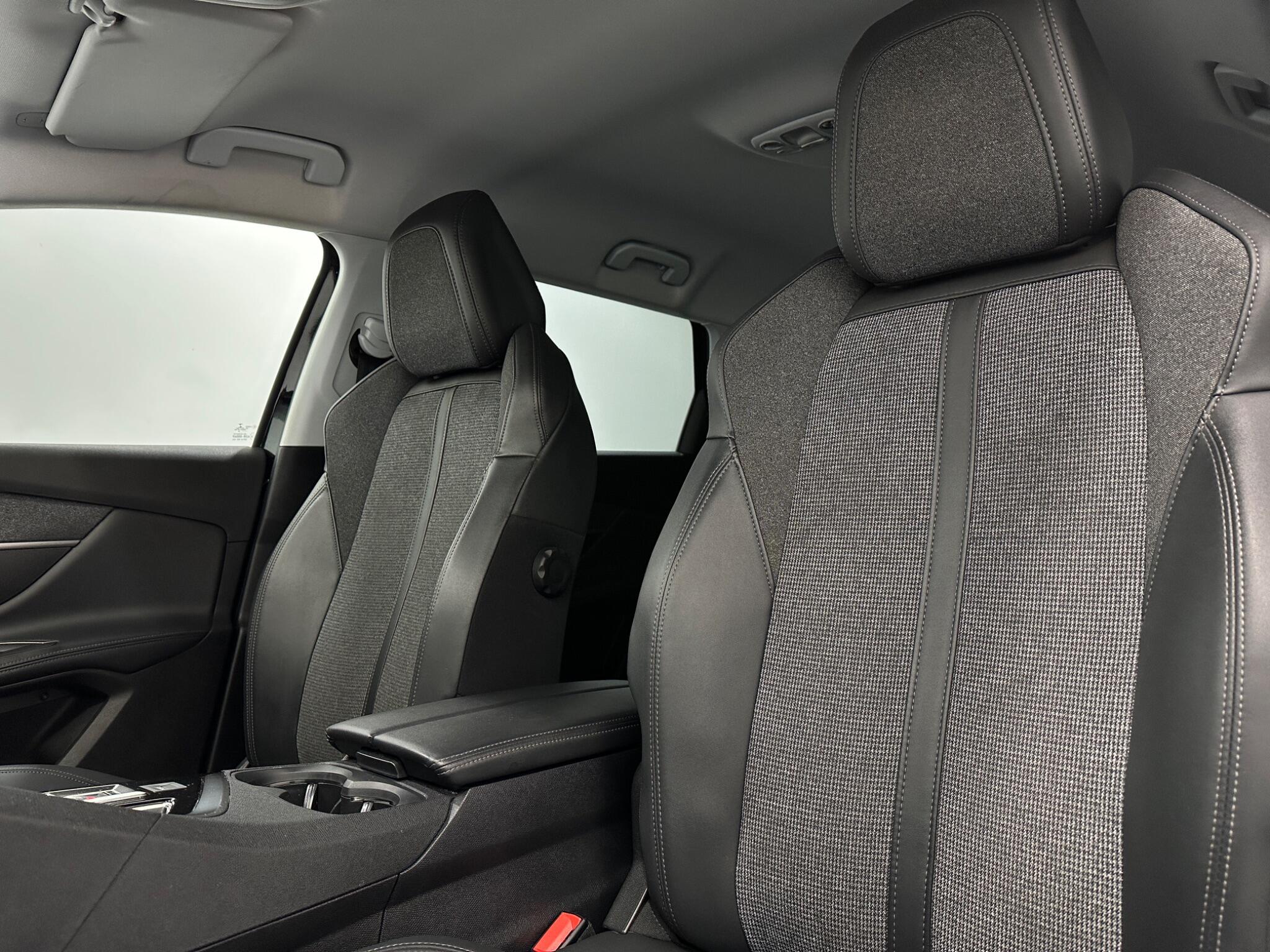 Peugeot 5008 view 34