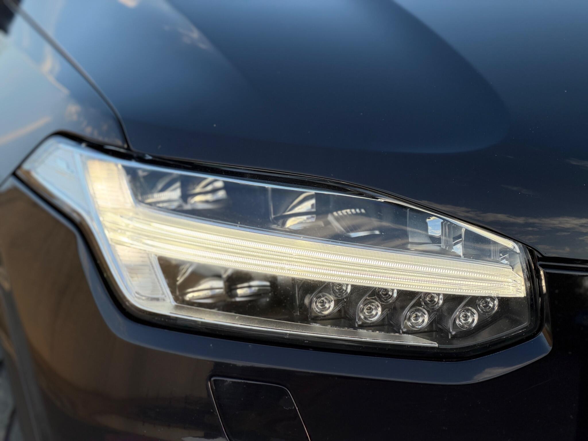 Volvo XC90 view 42