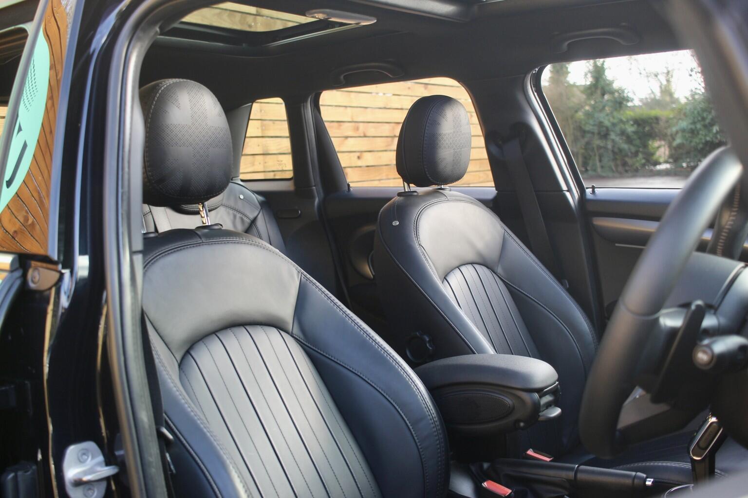Mini Hatch view 9