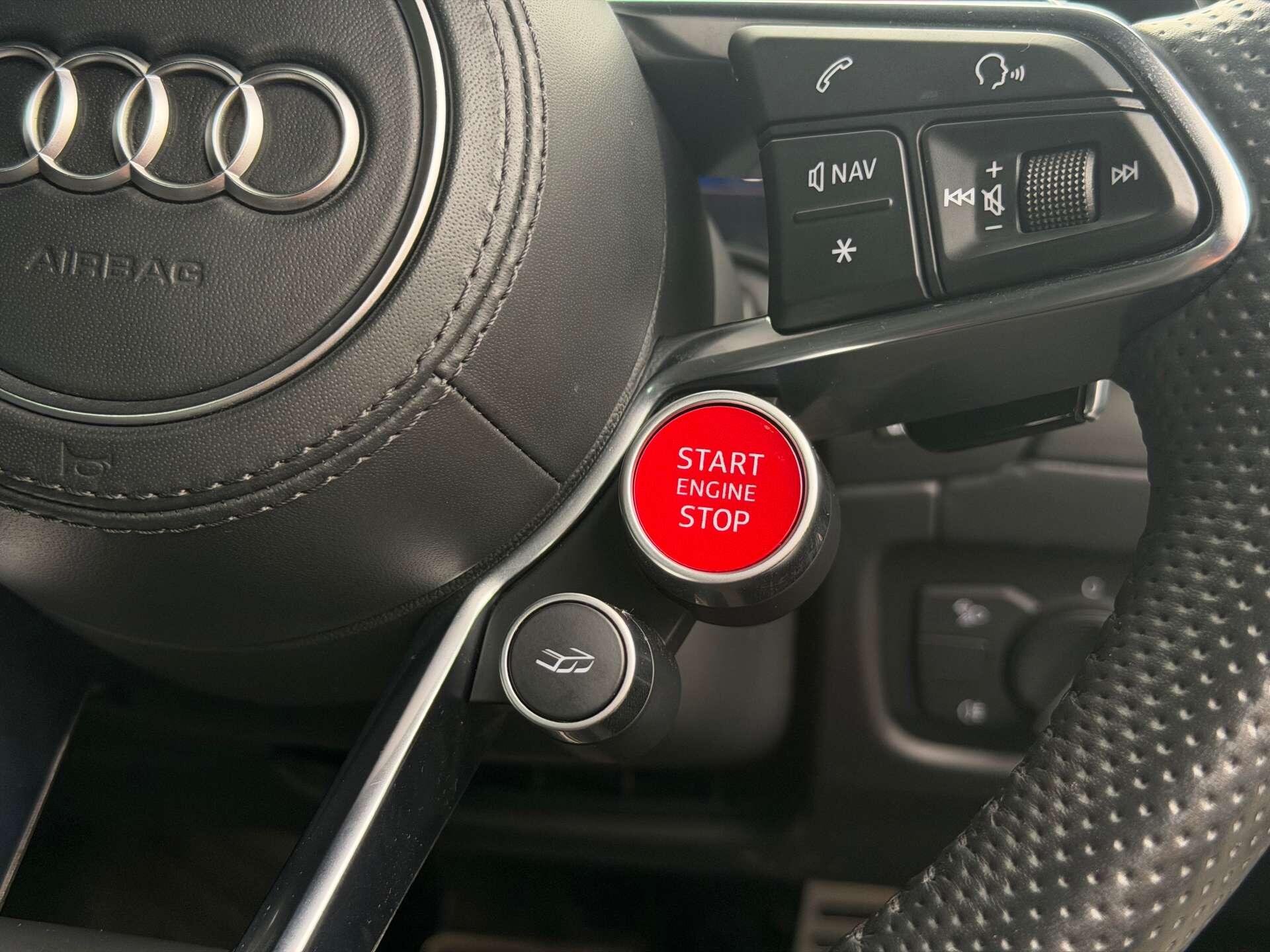 Audi R8 view 45