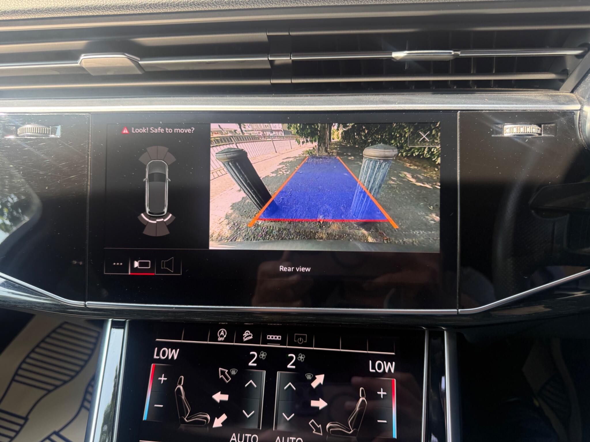 Audi Q7 view 18