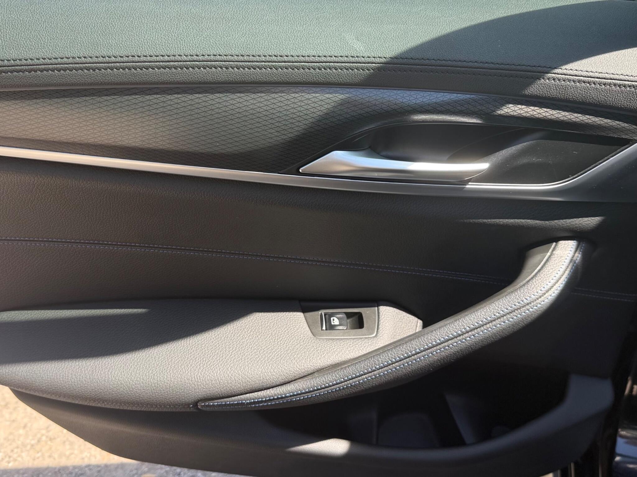 BMW 5 Series view 18