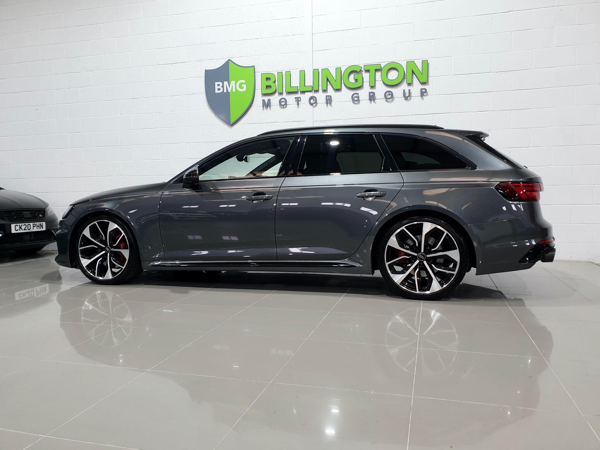 Audi RS4 view 27