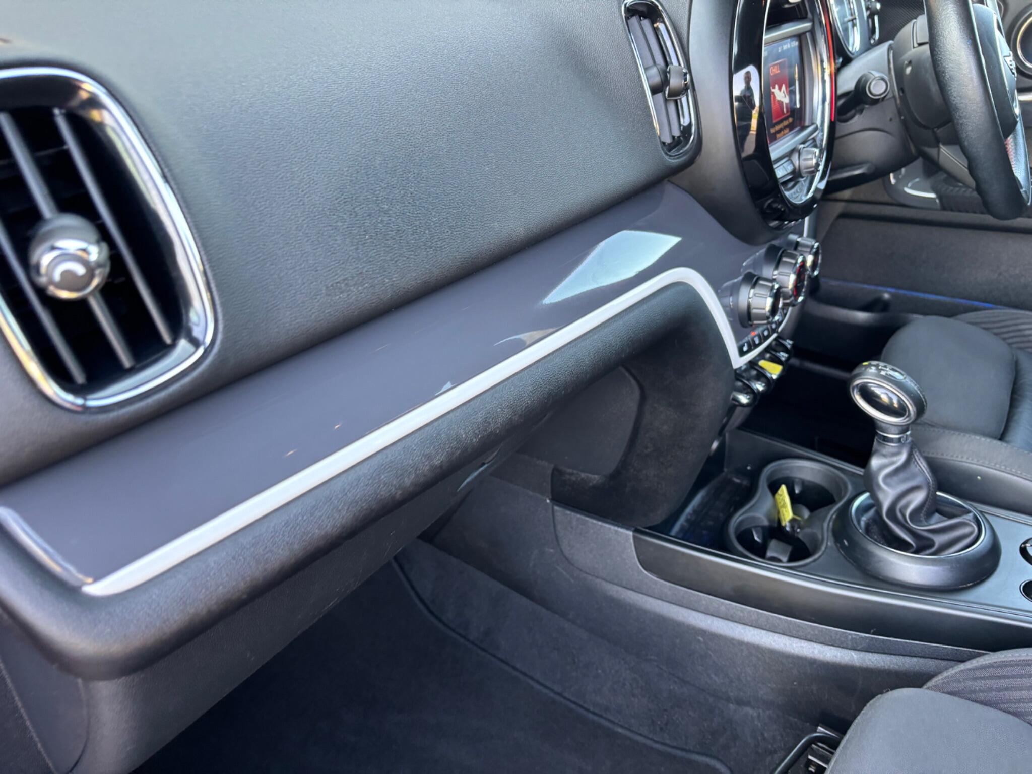 Mini Countryman view 24