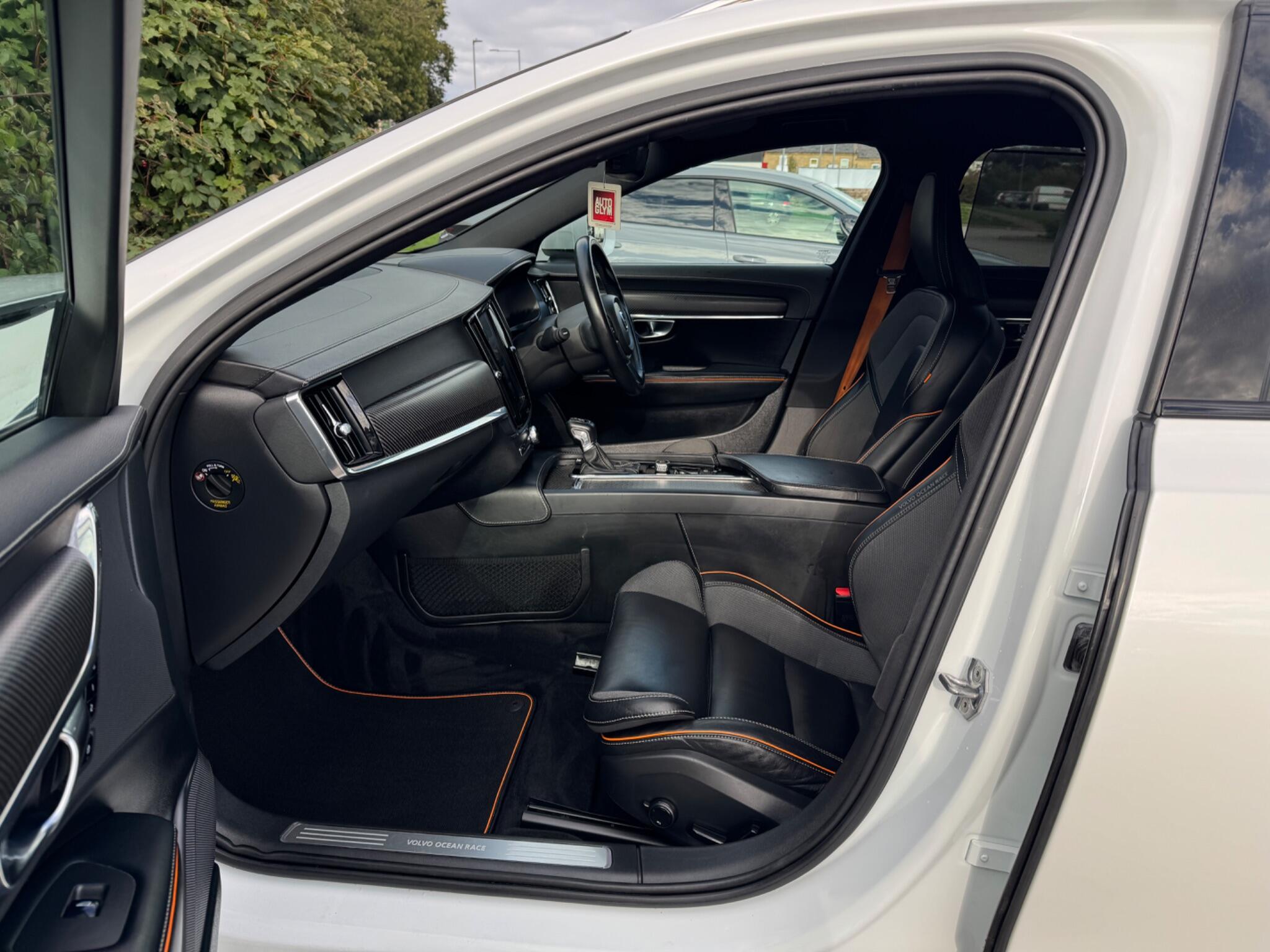 Volvo V90 Cross Country view 53