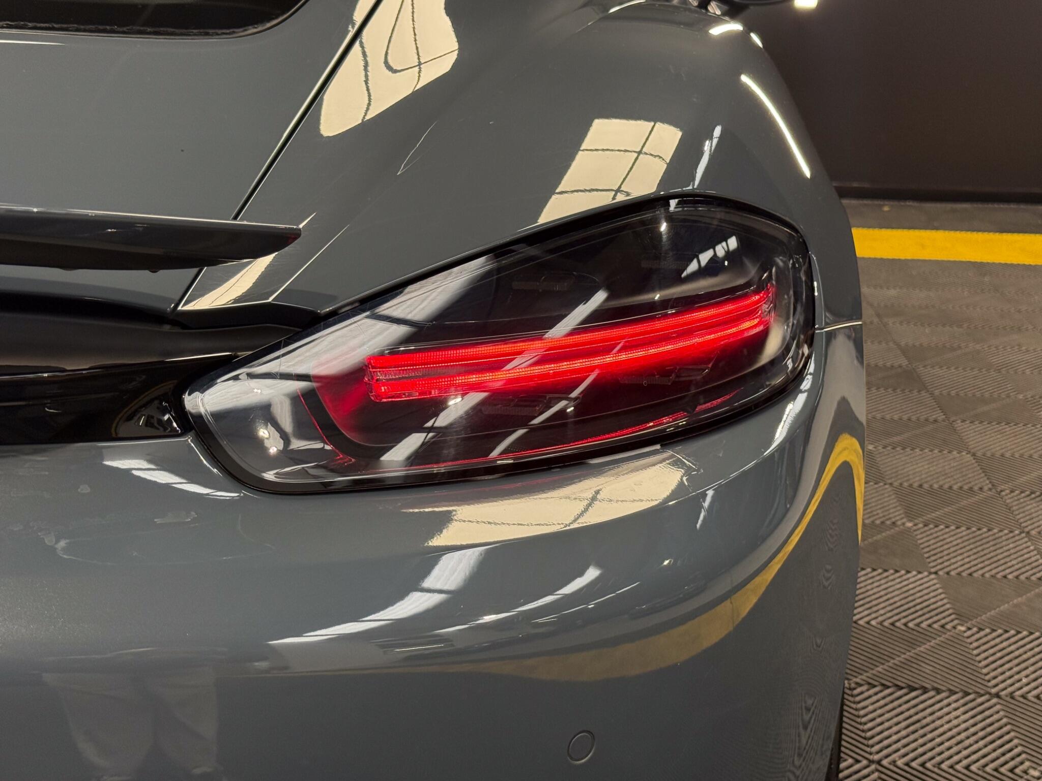Porsche Cayman view 16