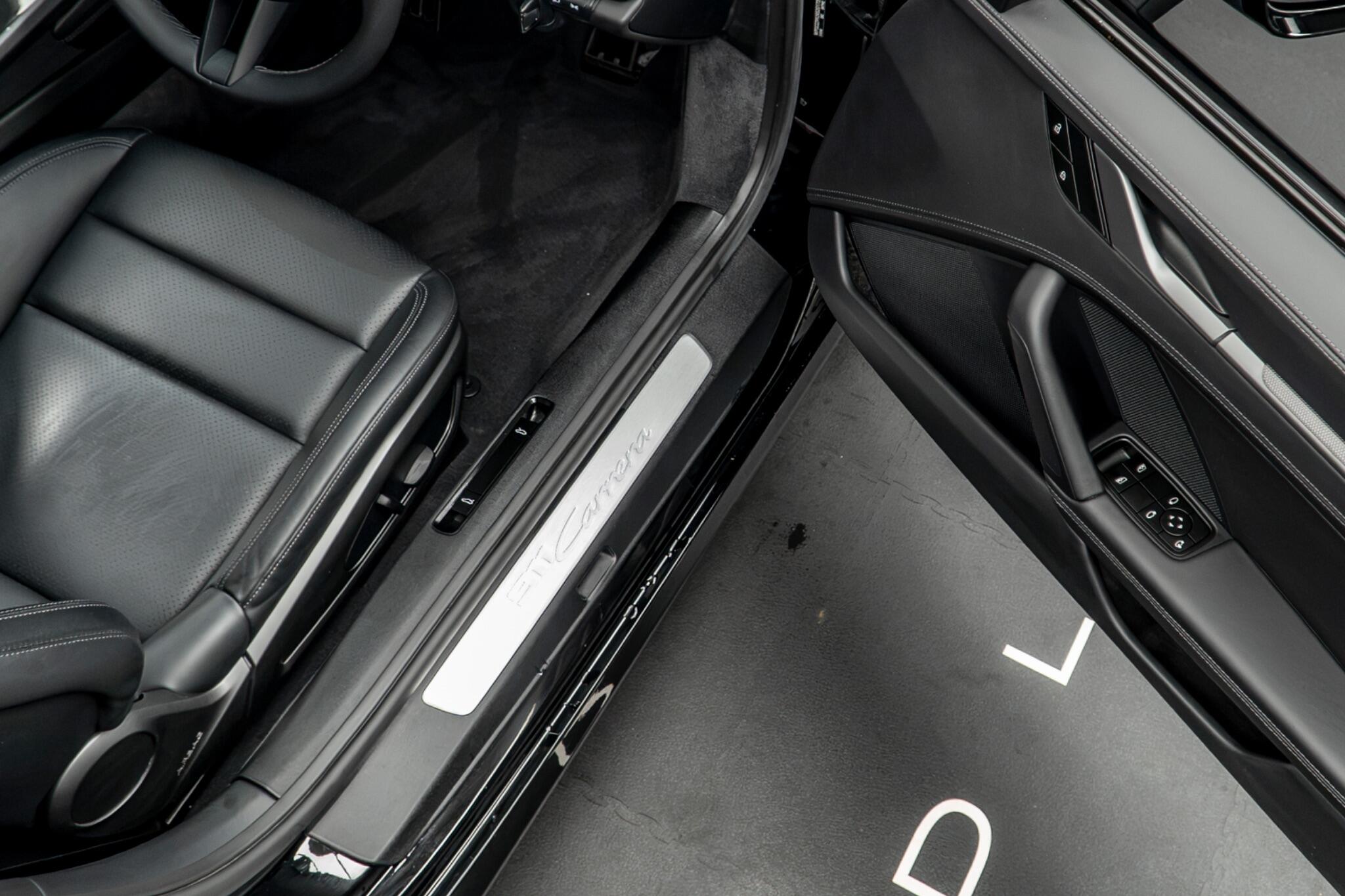 Porsche 911 view 29