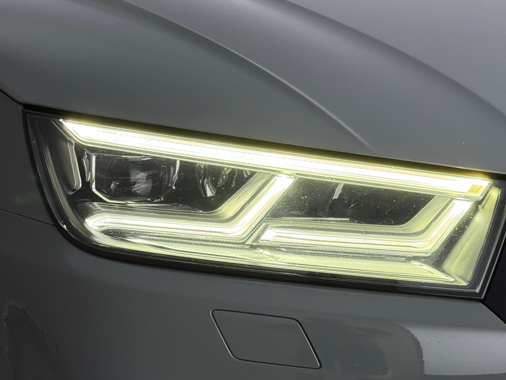 Audi Q5 view 11