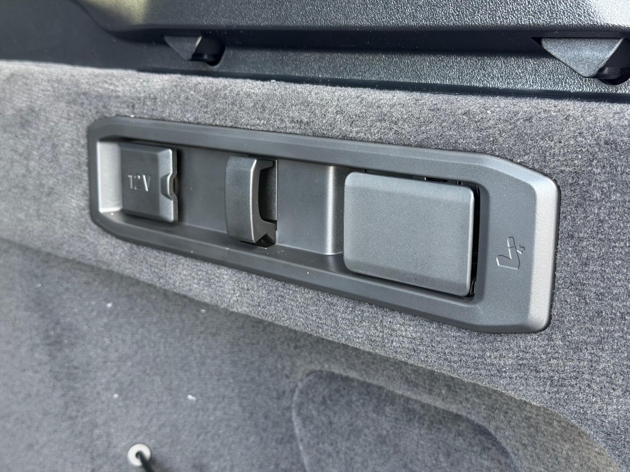 BMW 5 Series view 14