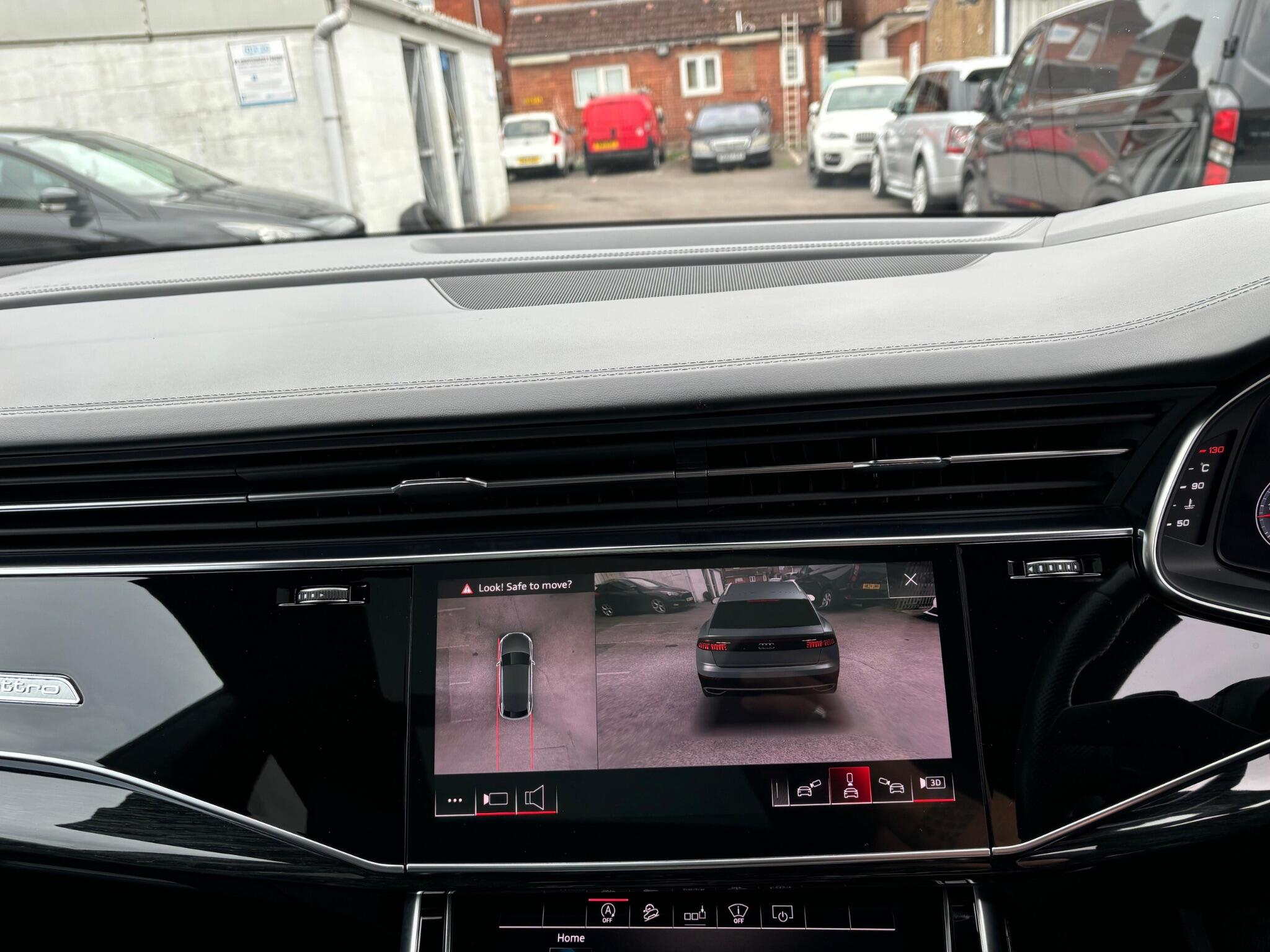 Audi Q8 view 18