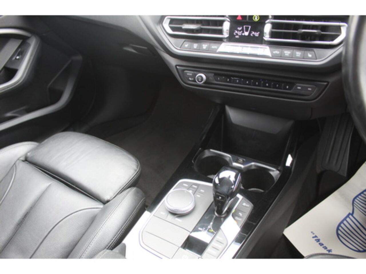 BMW 1 Series view 24