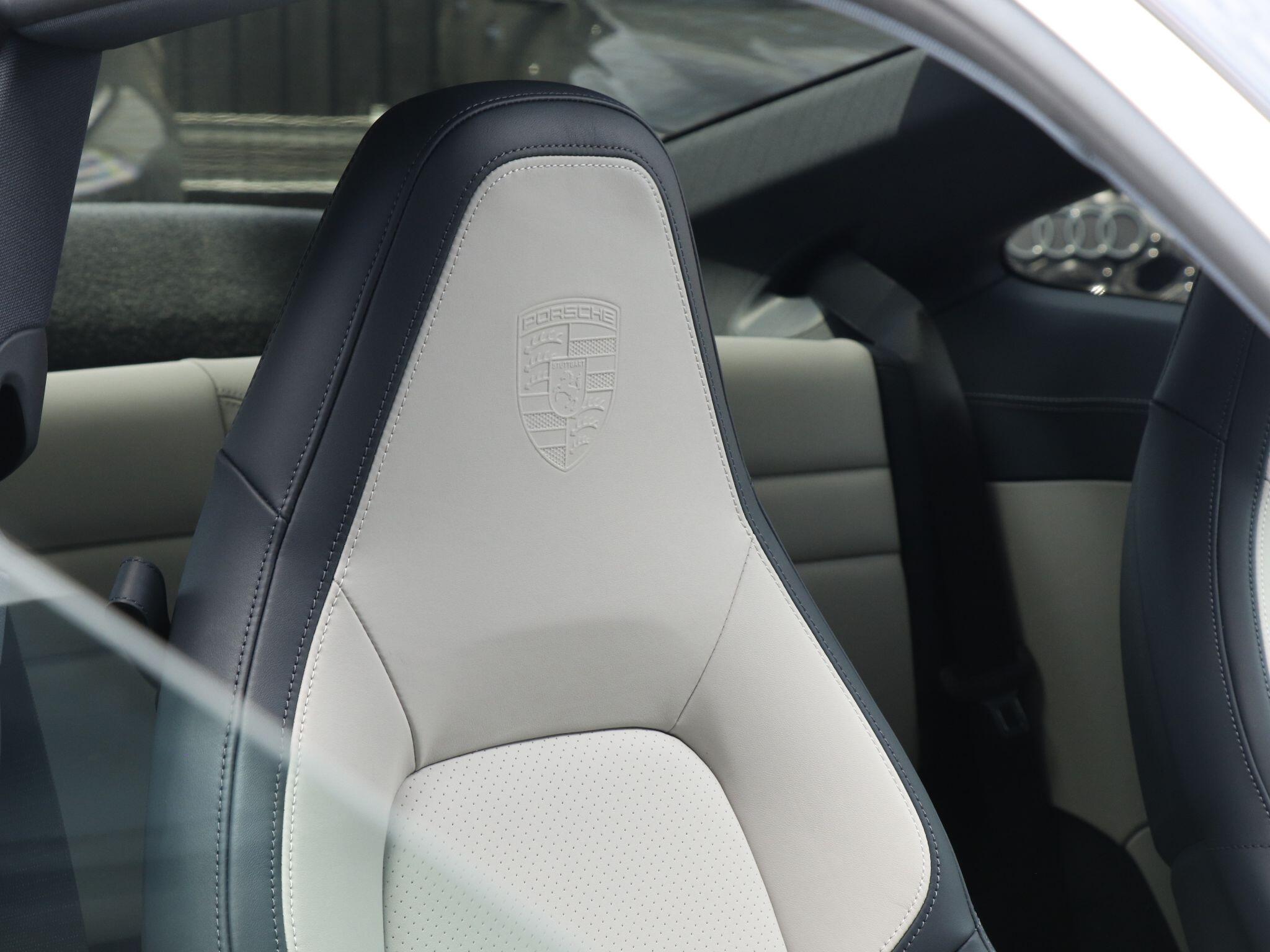 Porsche 911 view 23