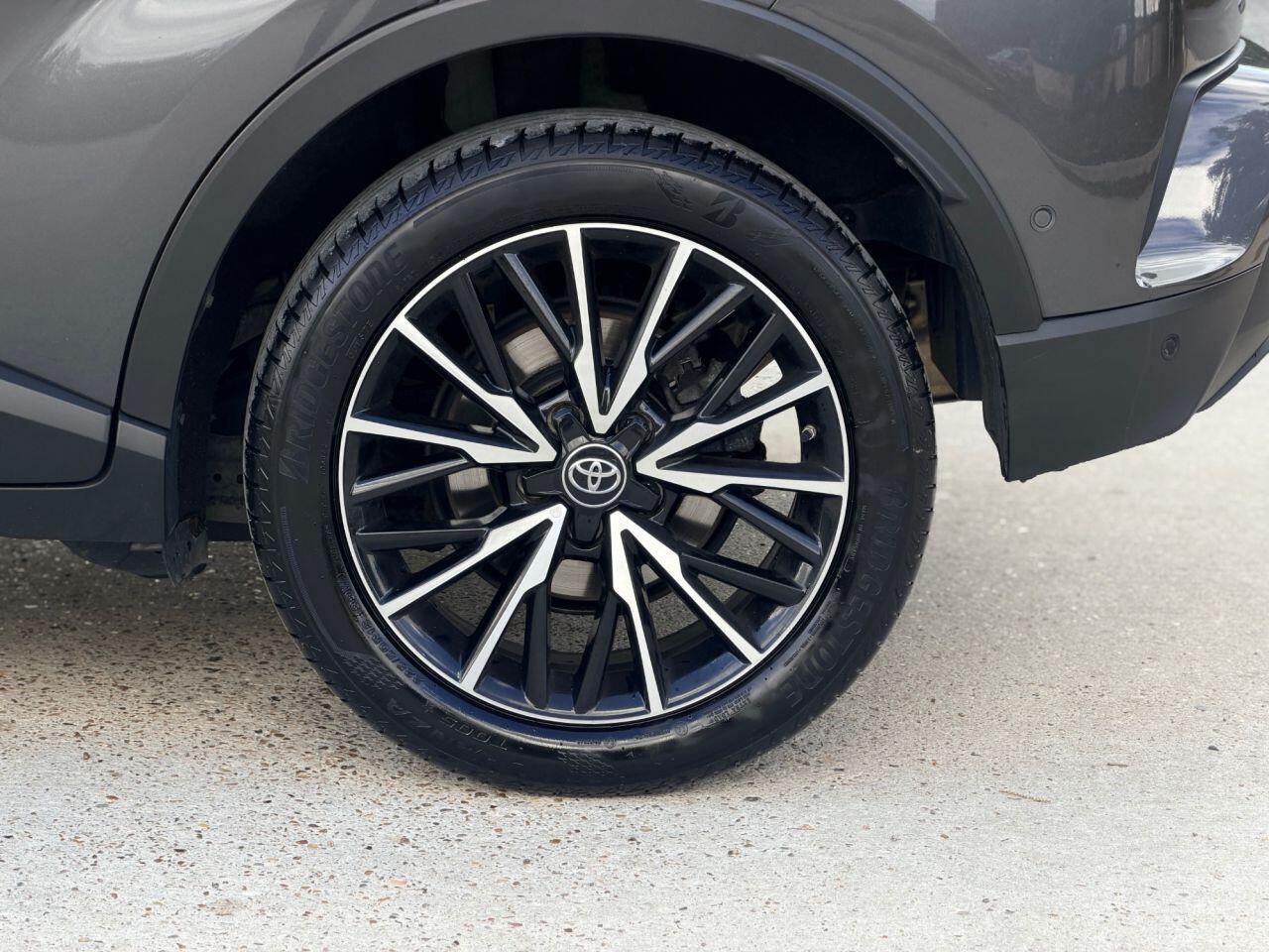 Toyota C-HR view 12