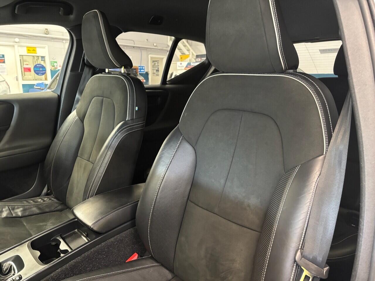Volvo XC40 view 26