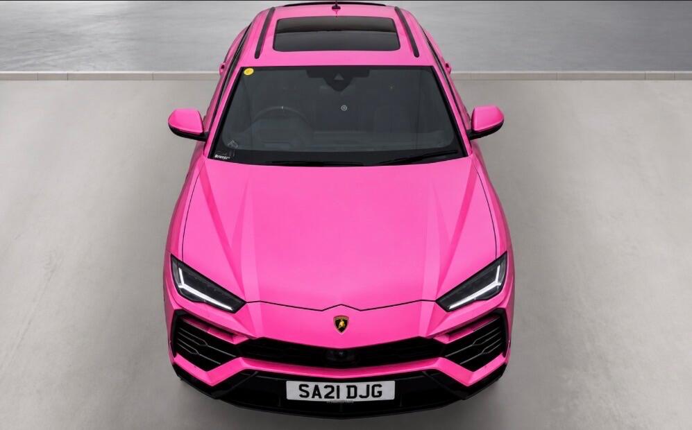 Lamborghini Urus view 5